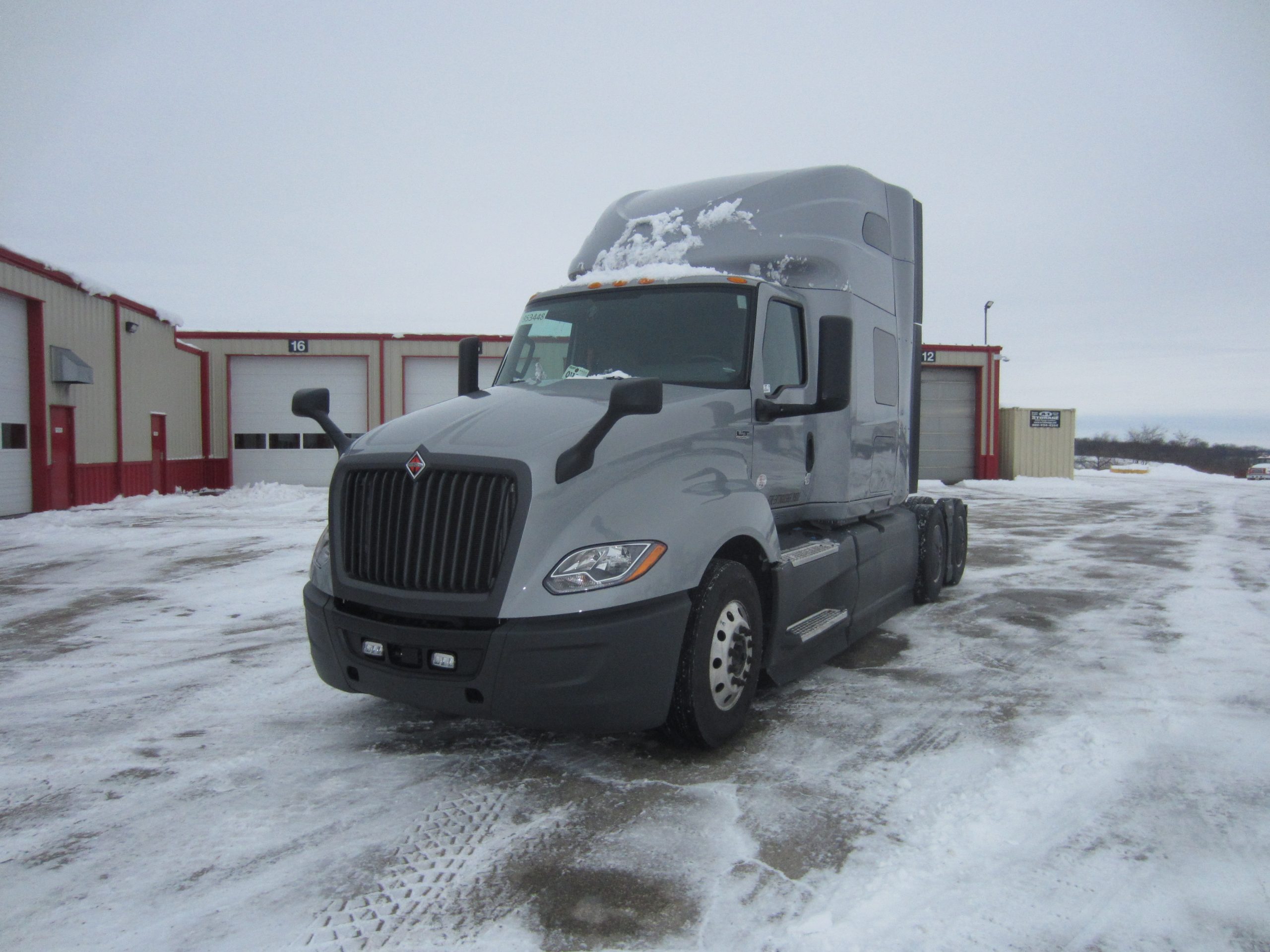 2022 International LT625 - image 1 of 6