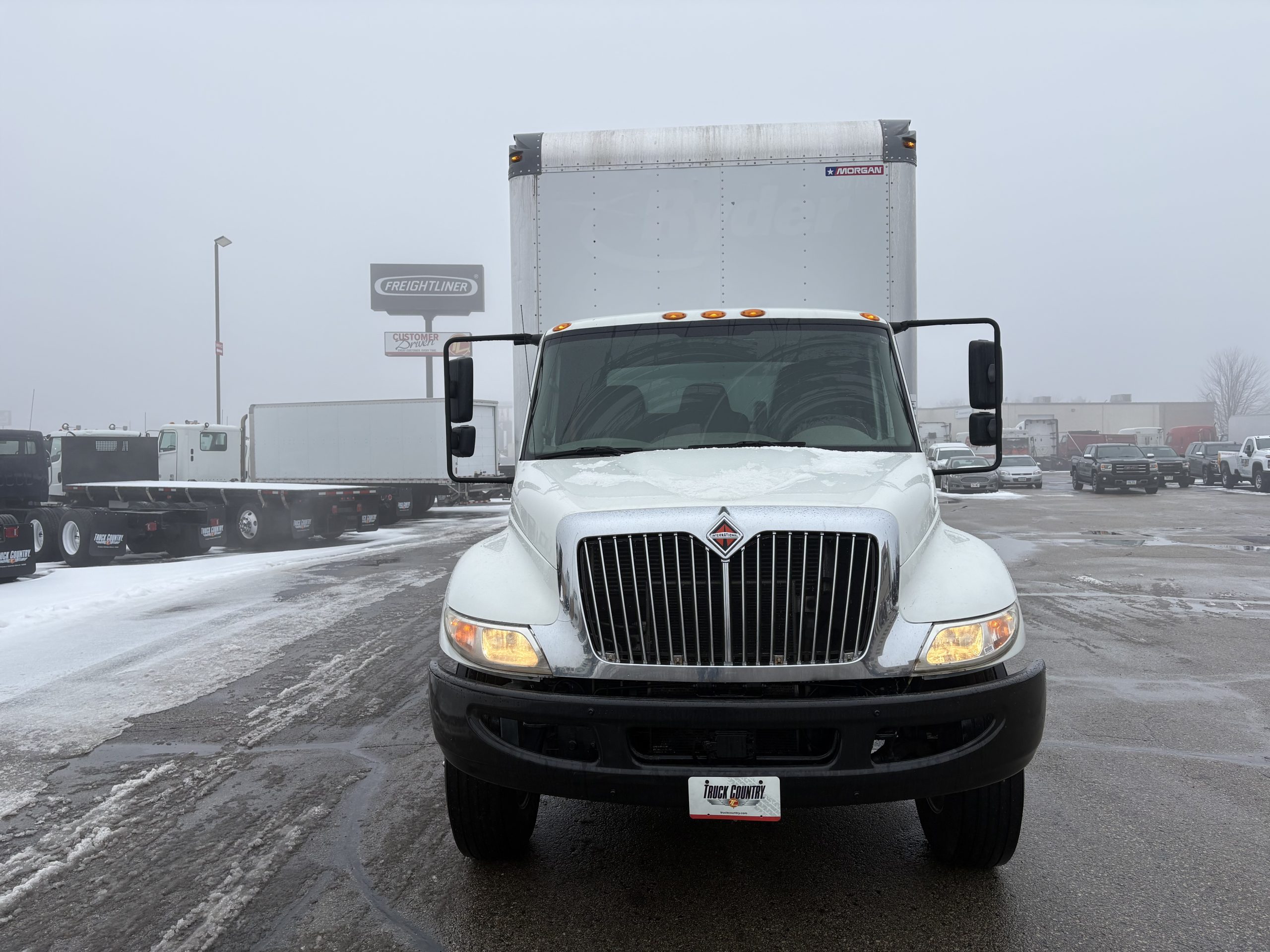 2018 International - image 2