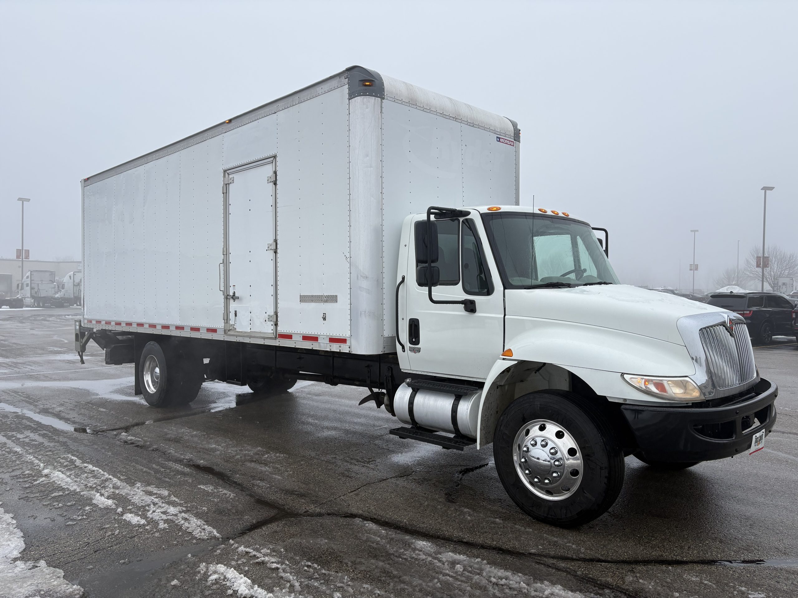 2018 International - image 3