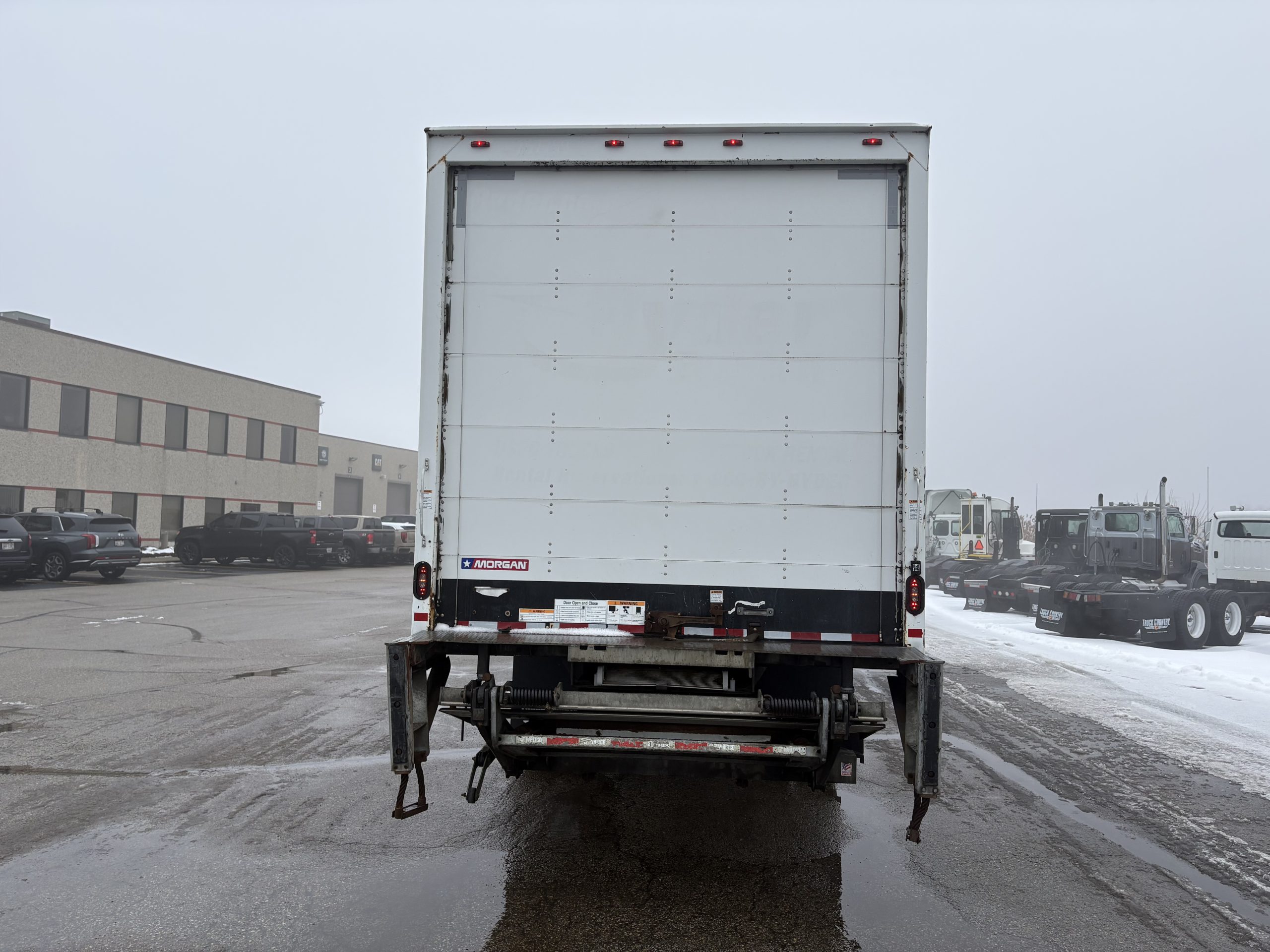 2018 International - image 4