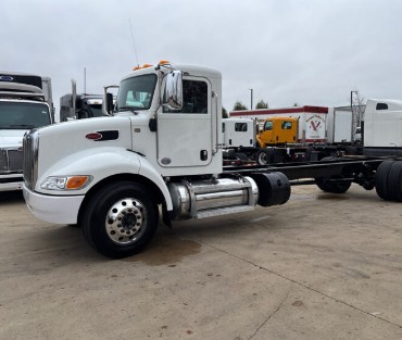 2021 Peterbilt 337 - image 1 of 1