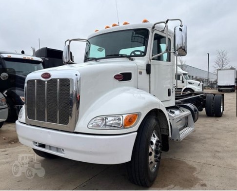 2021 Peterbilt 337 - image 1 of 1