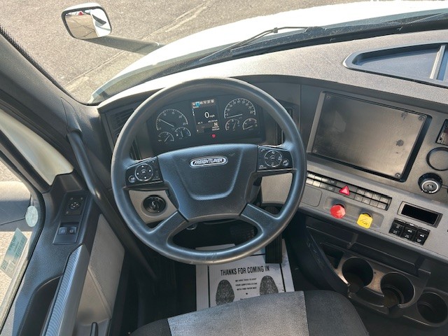 2021 Freightliner - image 5