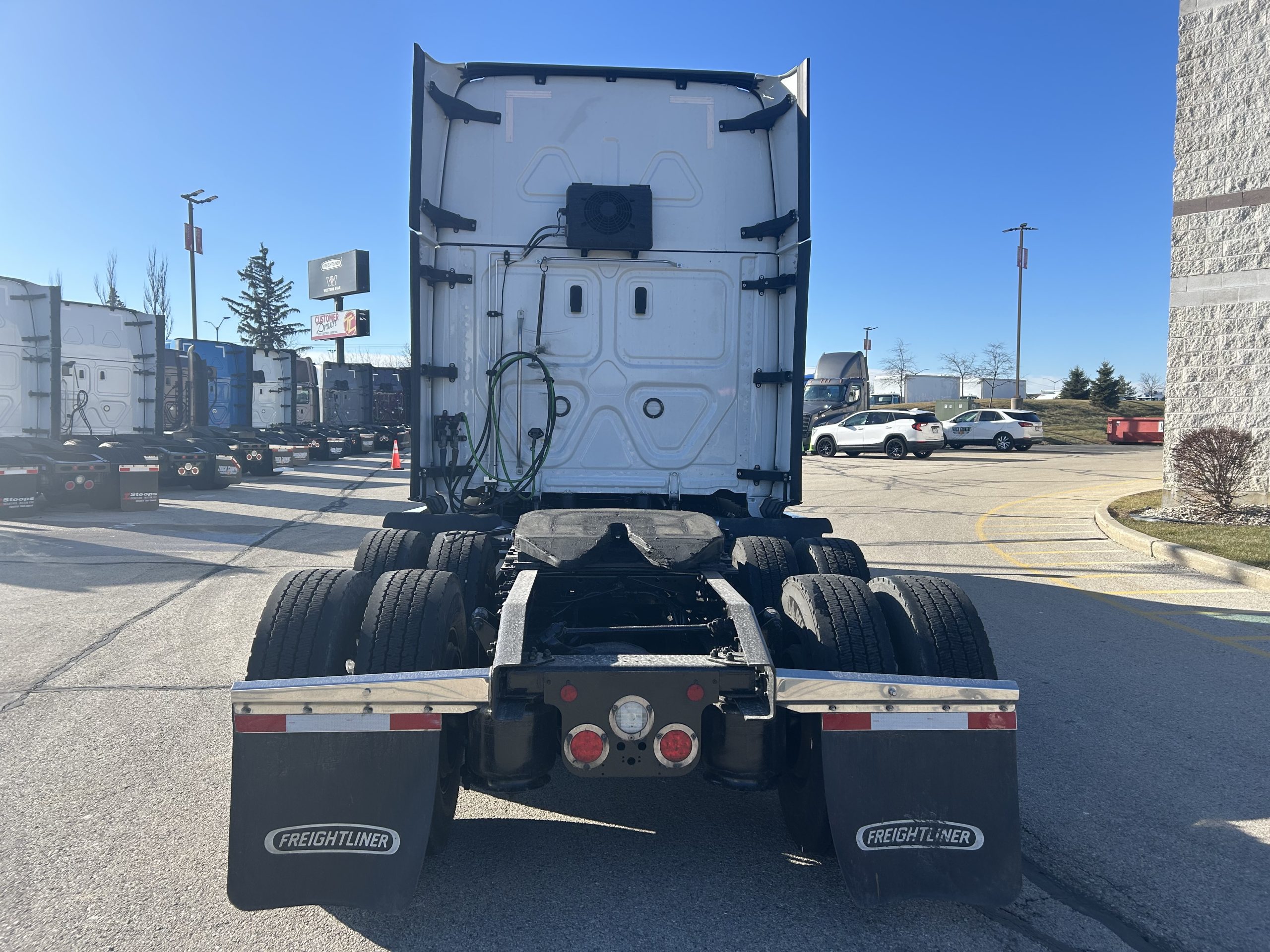 2022 Freightliner - image 4