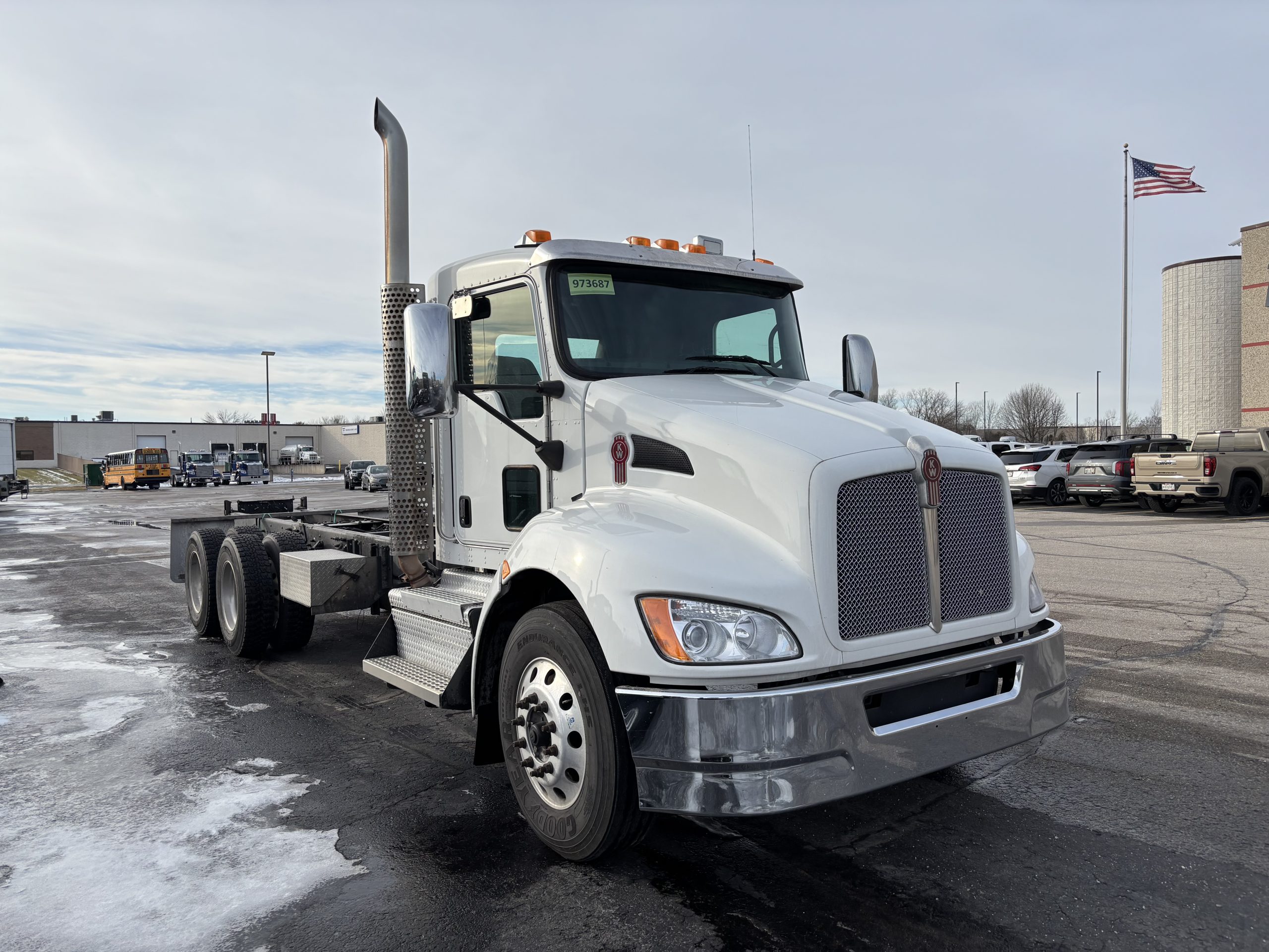 2020 Kenworth T370 - image 3 of 5