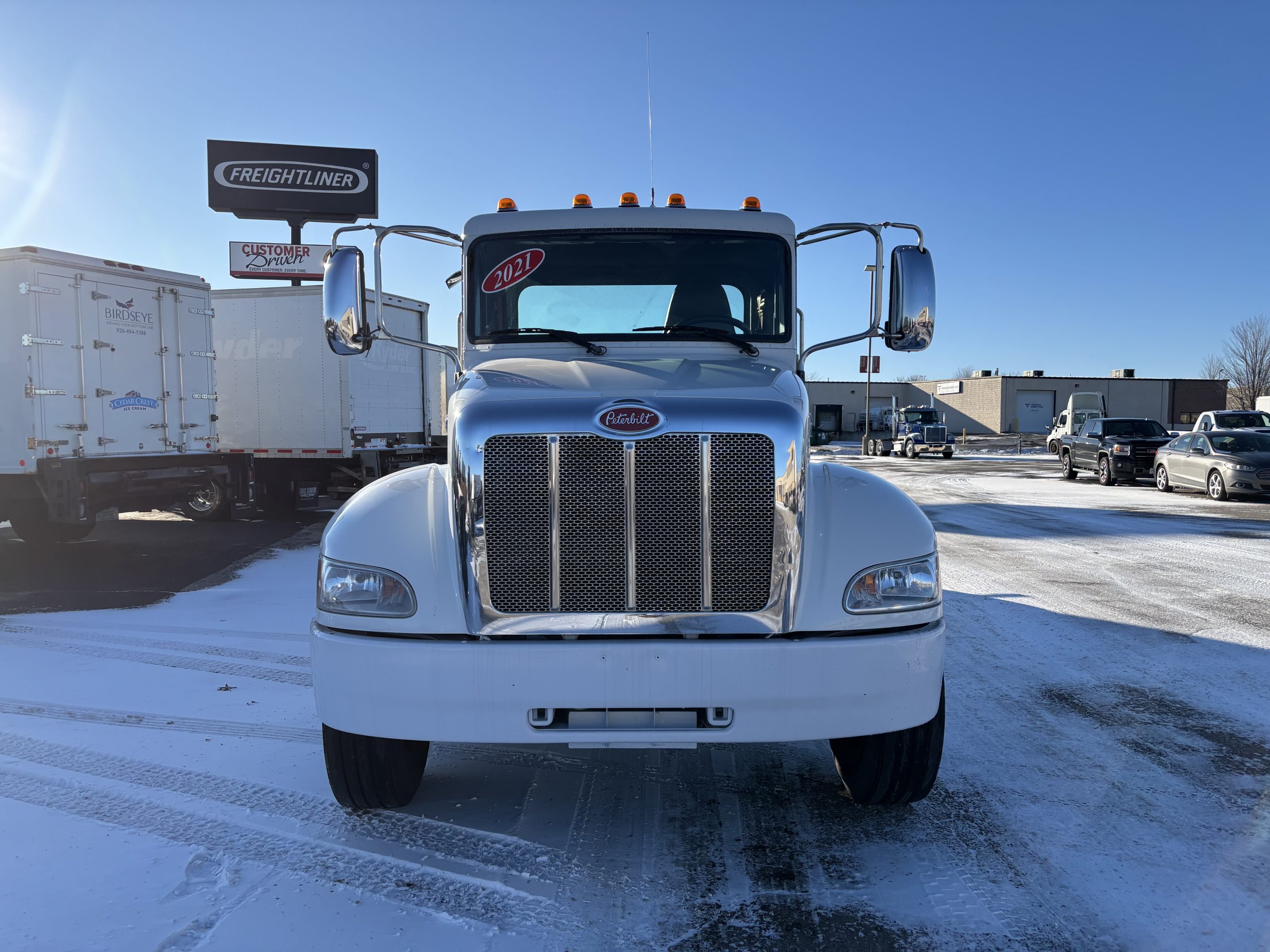 2021 Peterbilt 337 - image 2 of 5
