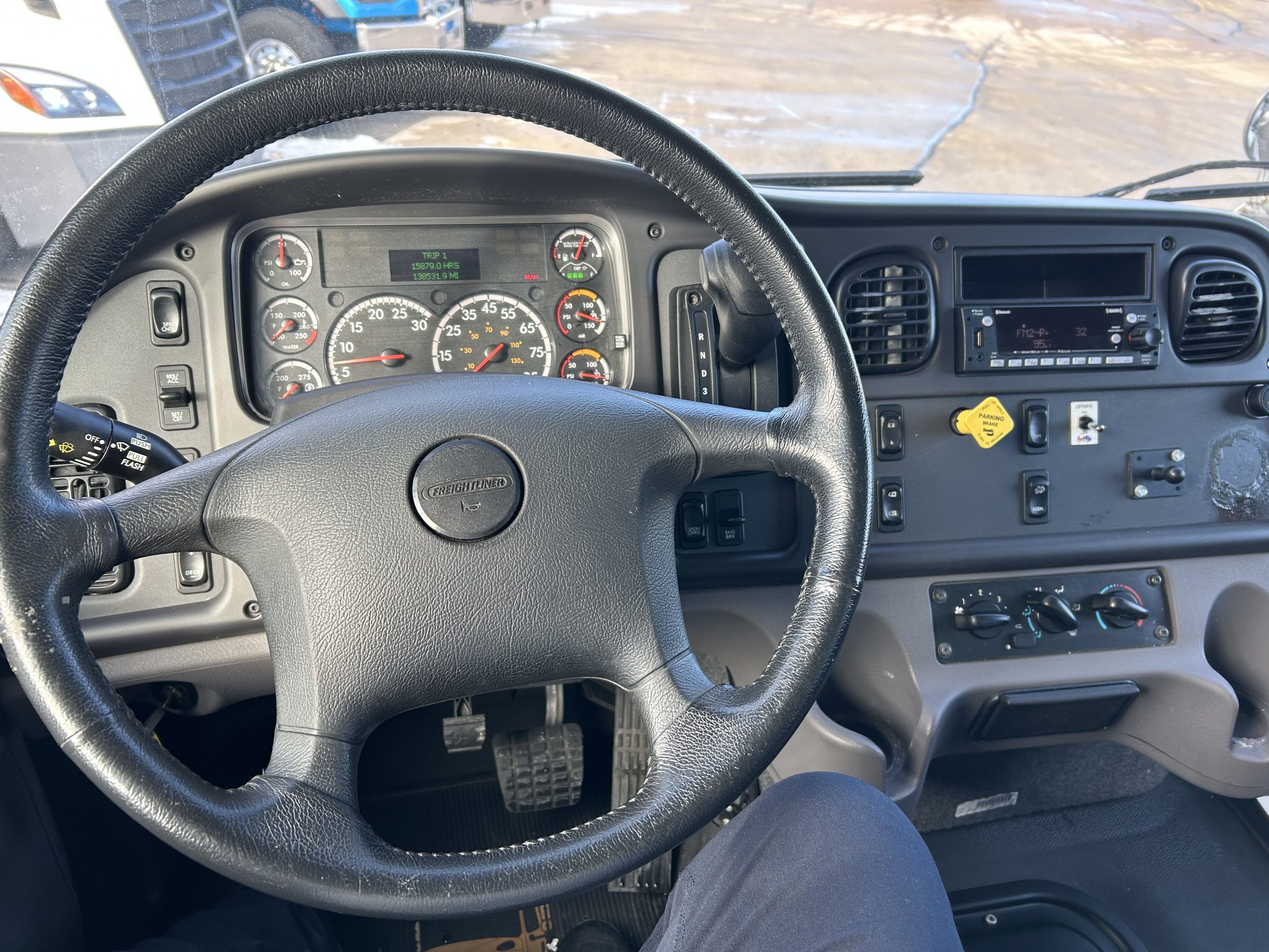 2023 Freightliner M2 106 - image 6