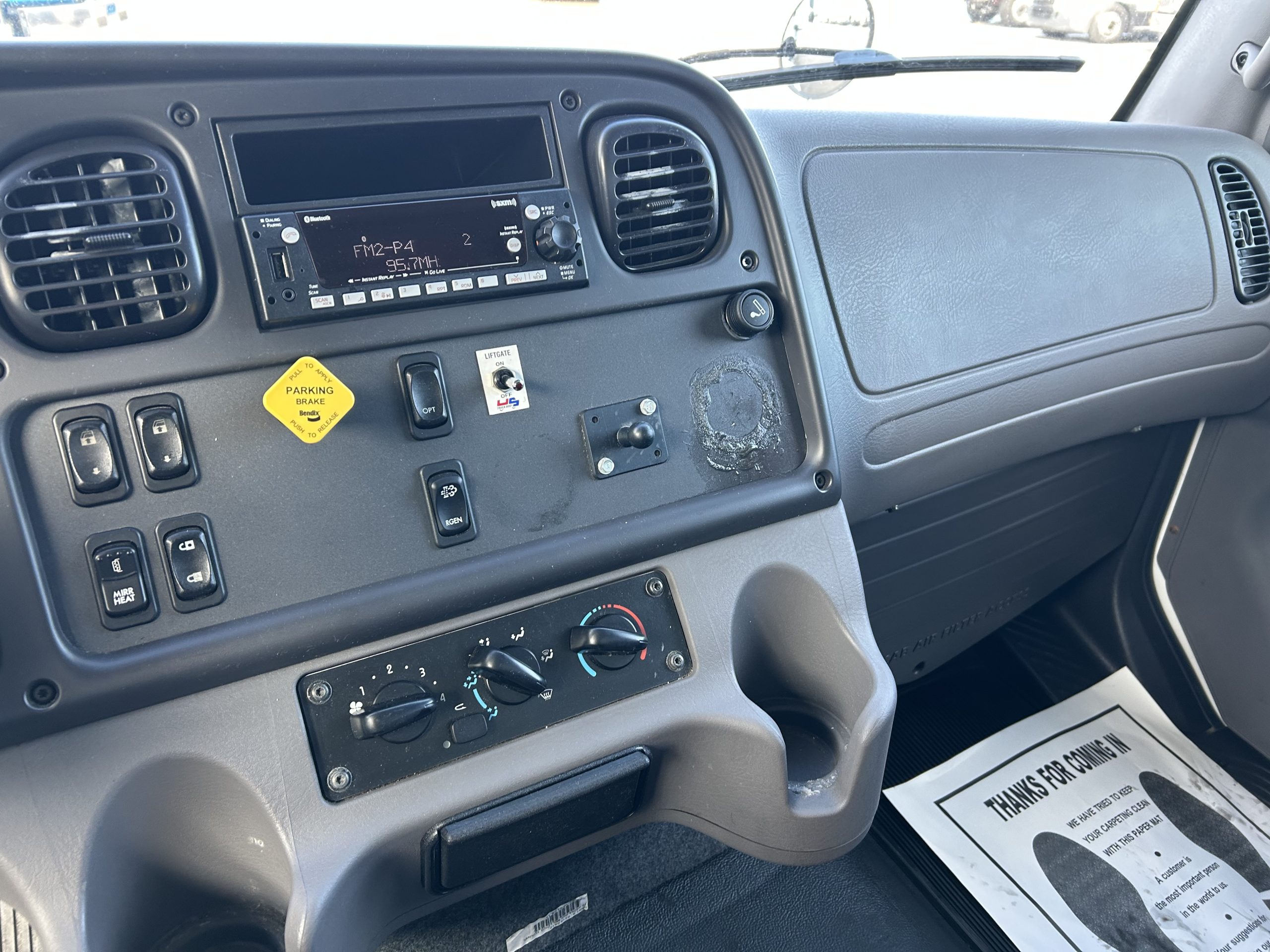 2023 Freightliner M2 106 - image 5