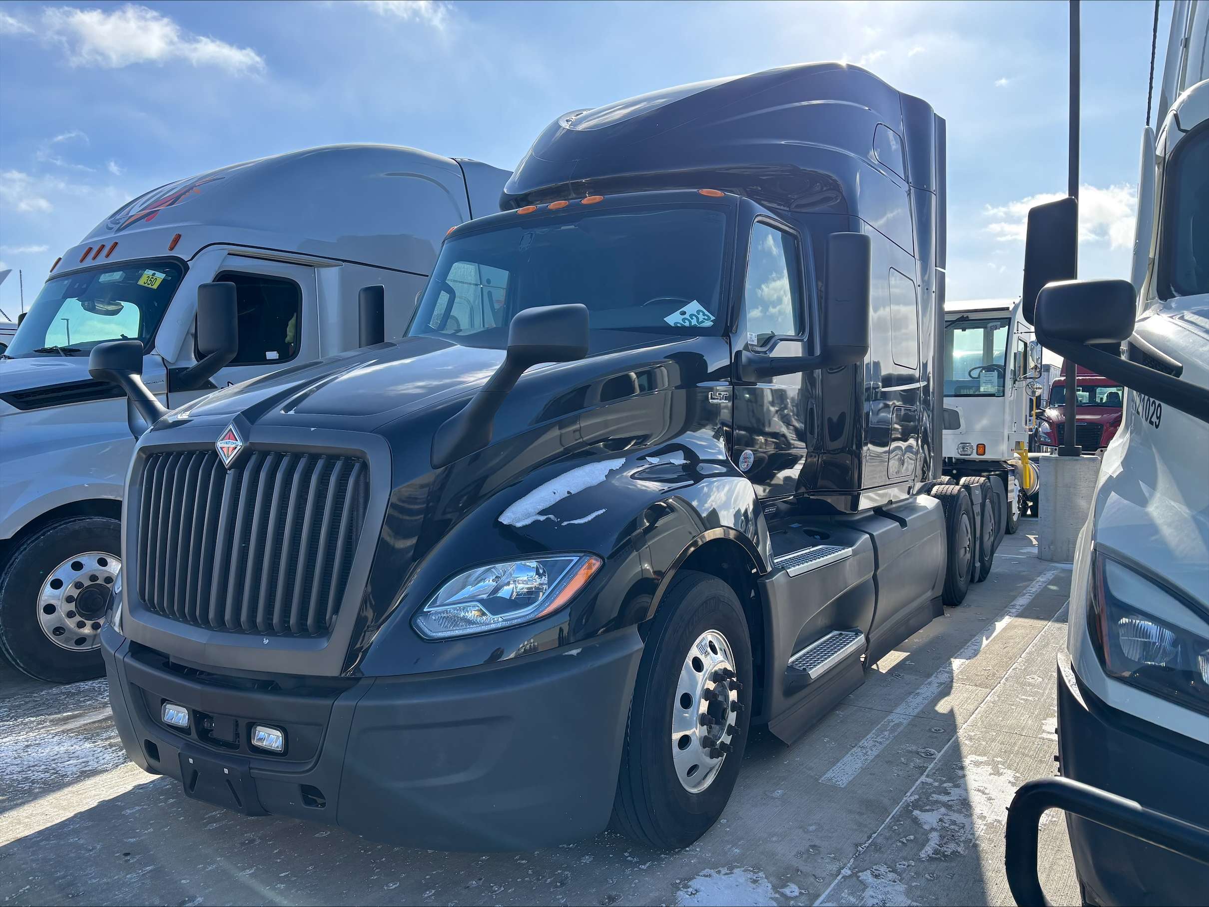 2022 International LT625 - image 1 of 6