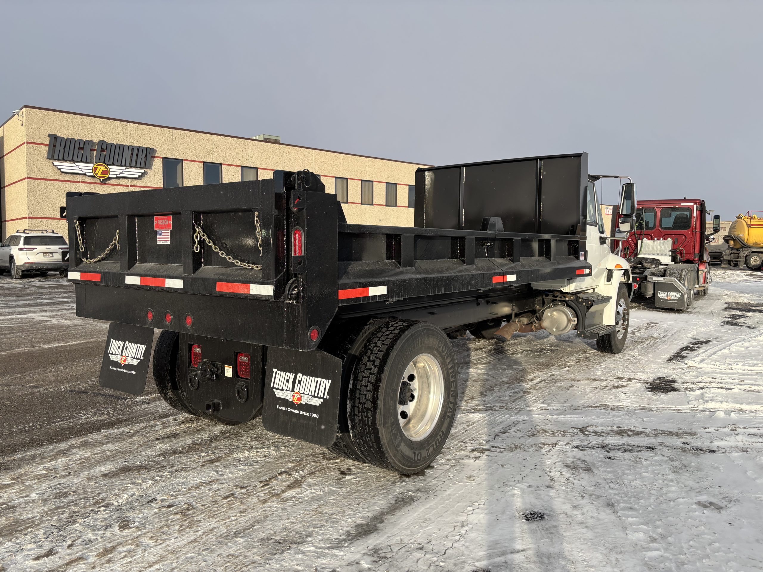 2018 International - image 5