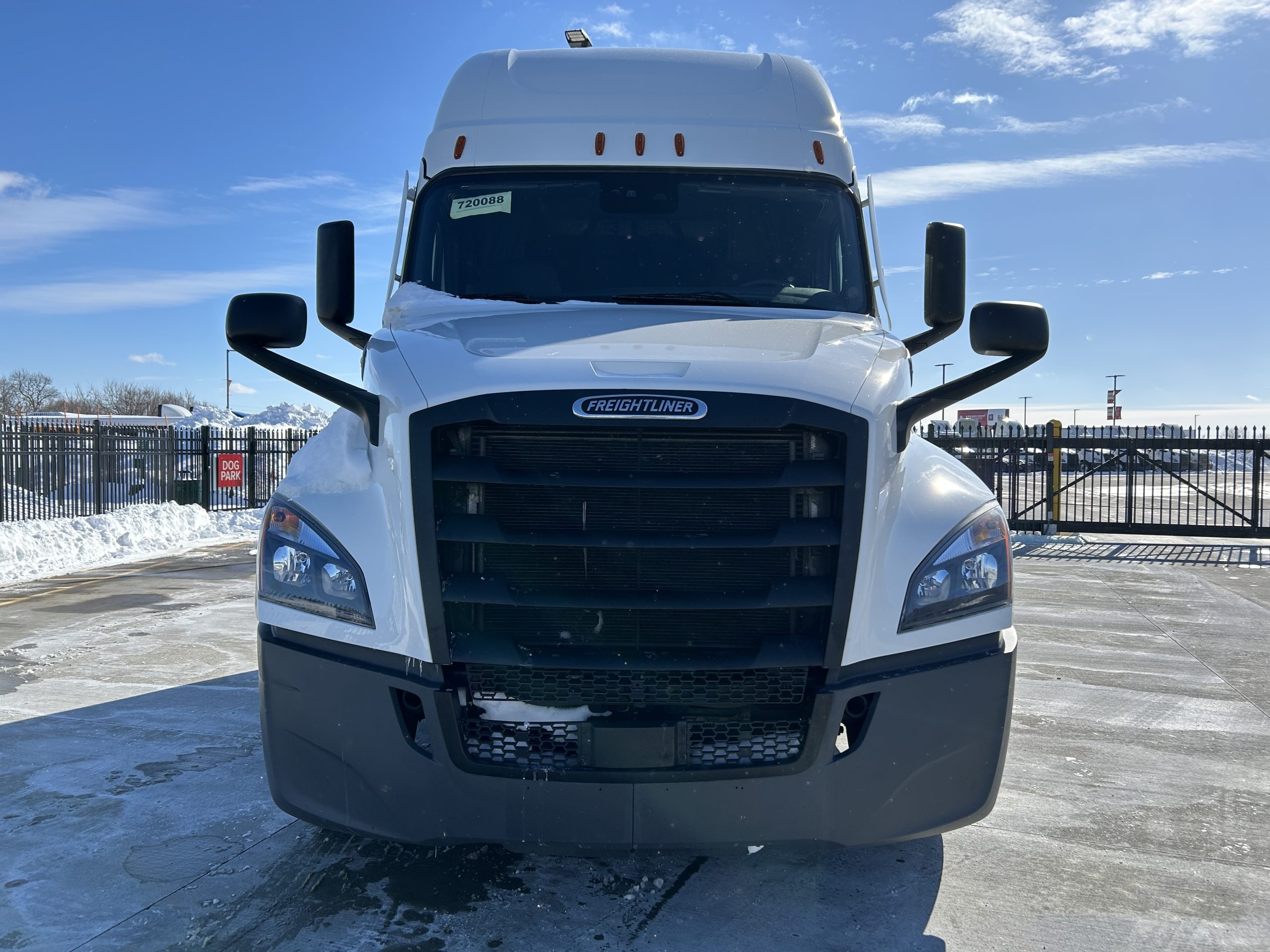 2023 Freightliner PT126SLP - image 2 of 6