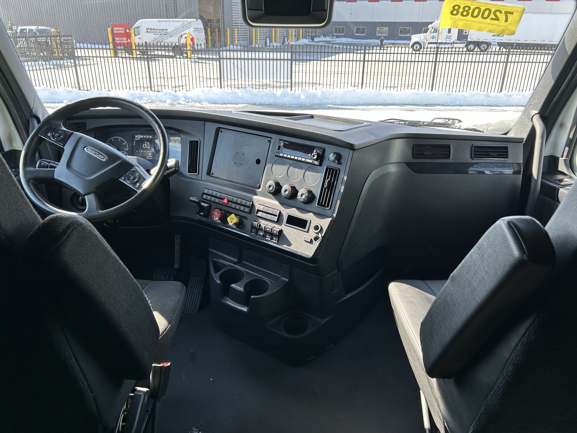 2023 Freightliner PT126SLP - image 5 of 6