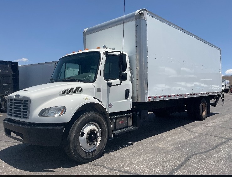 2018 Freightliner M2 106 - image 1 of 1
