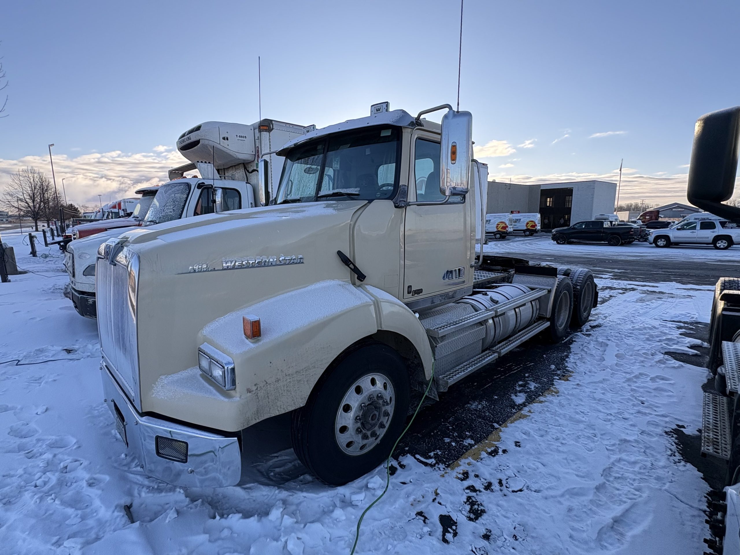 2020 Western Star 4900SA - image 1 of 1