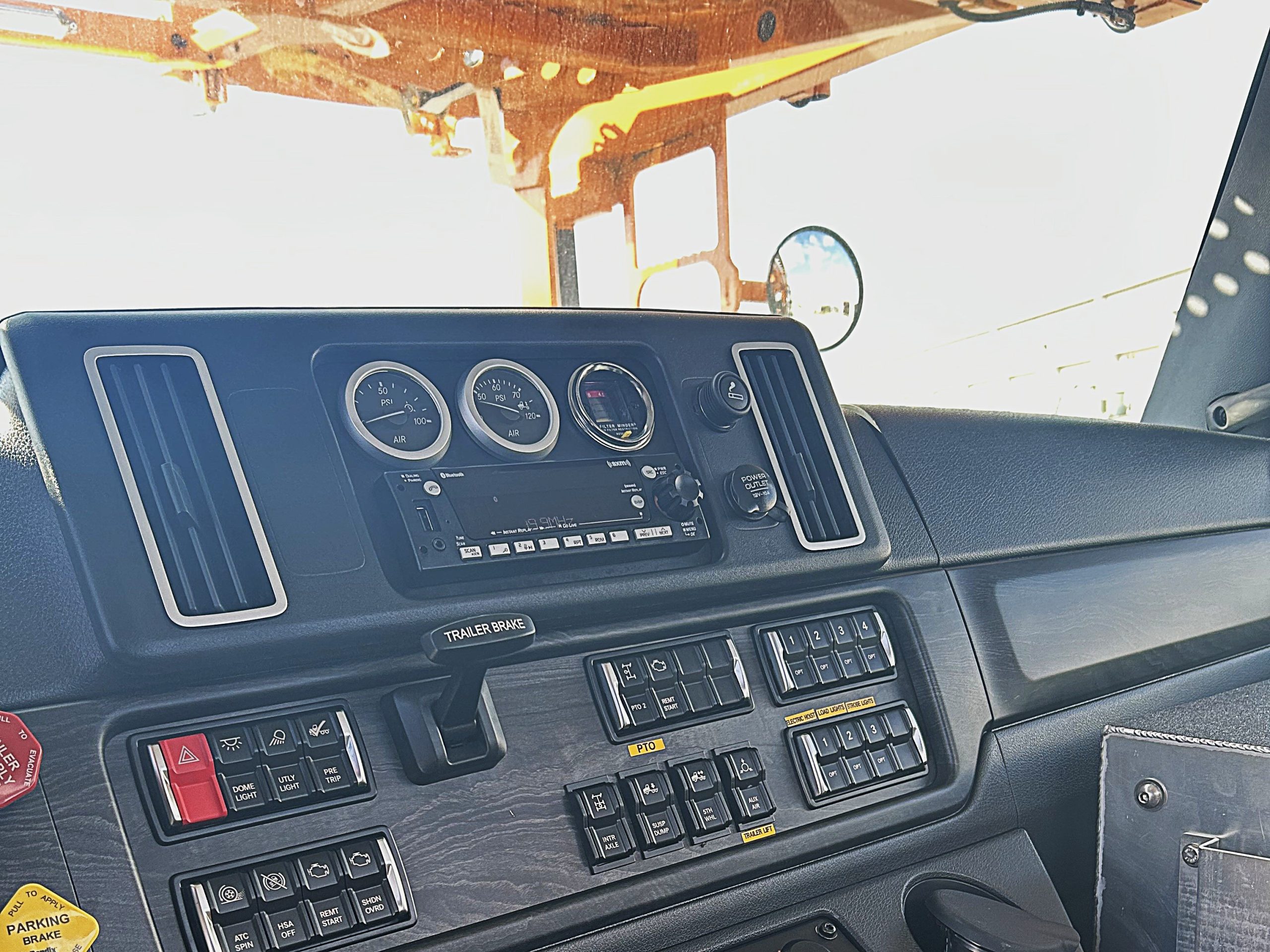 2024 Freightliner 114SD — photo 5