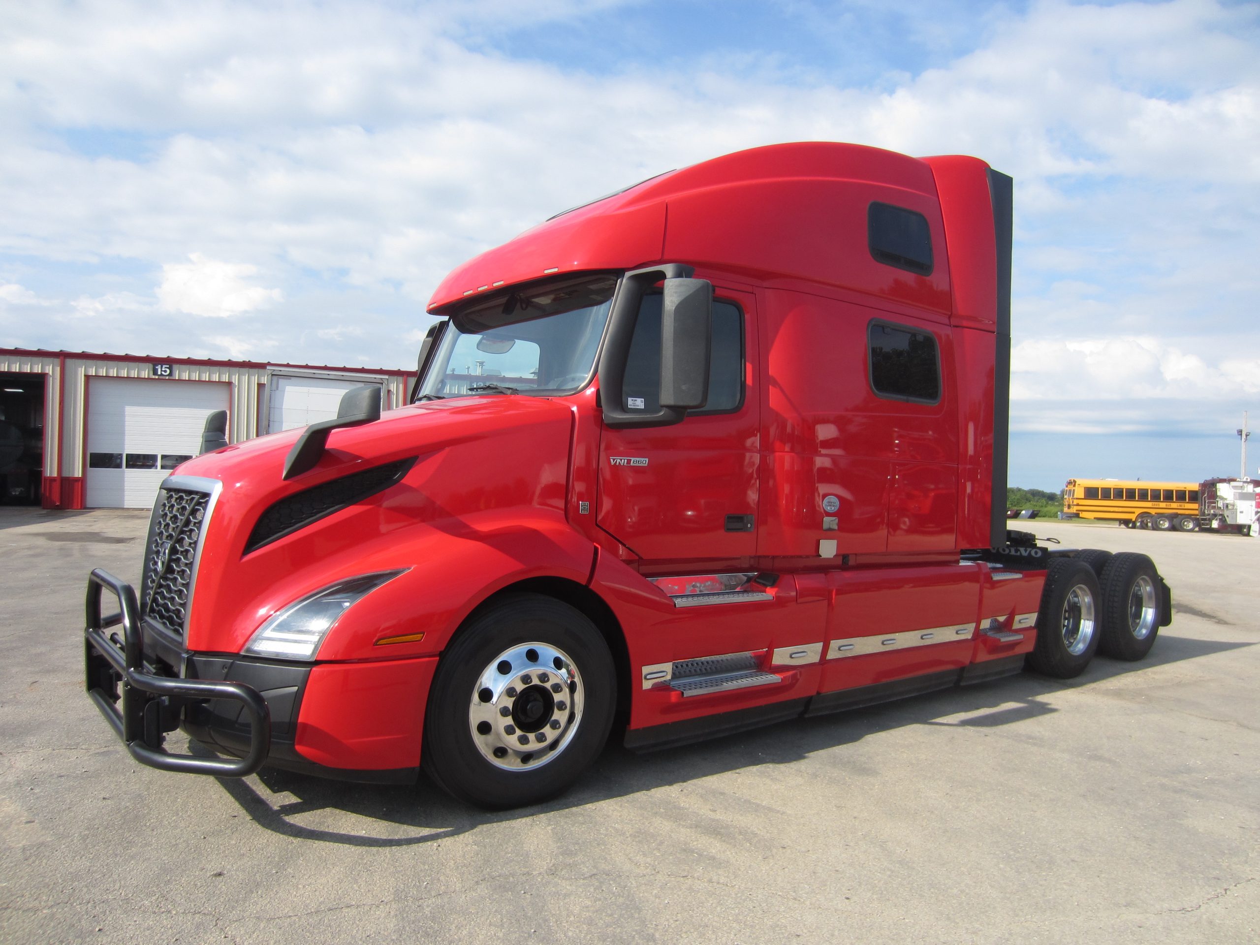 2022 Volvo VNL860 - image 1 of 6
