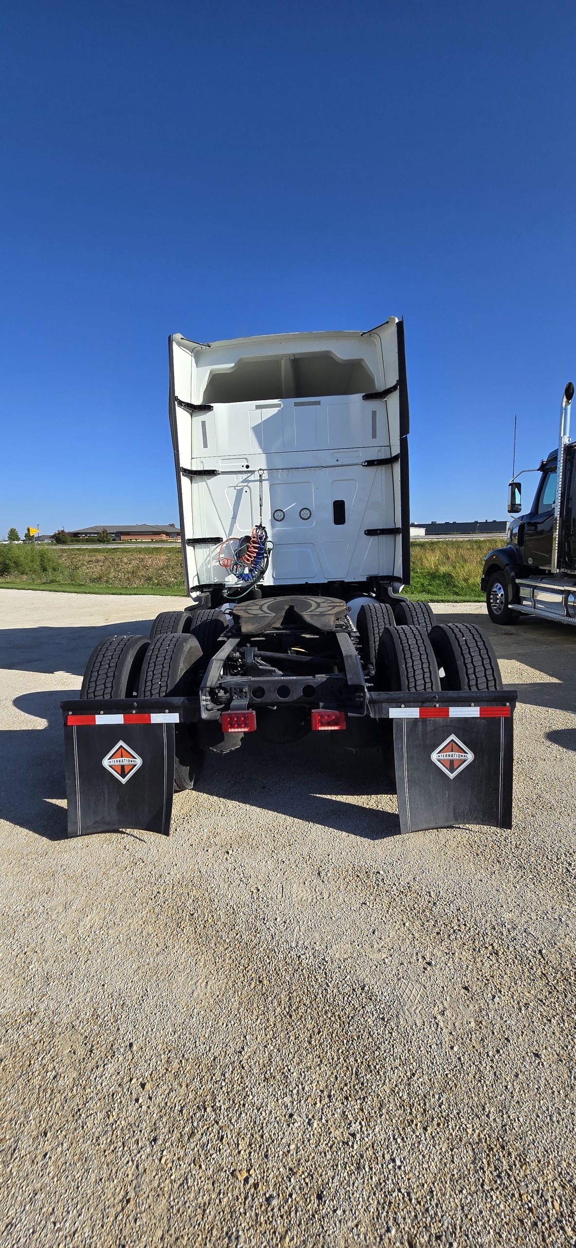 2022 International LT625 - image 3 of 6