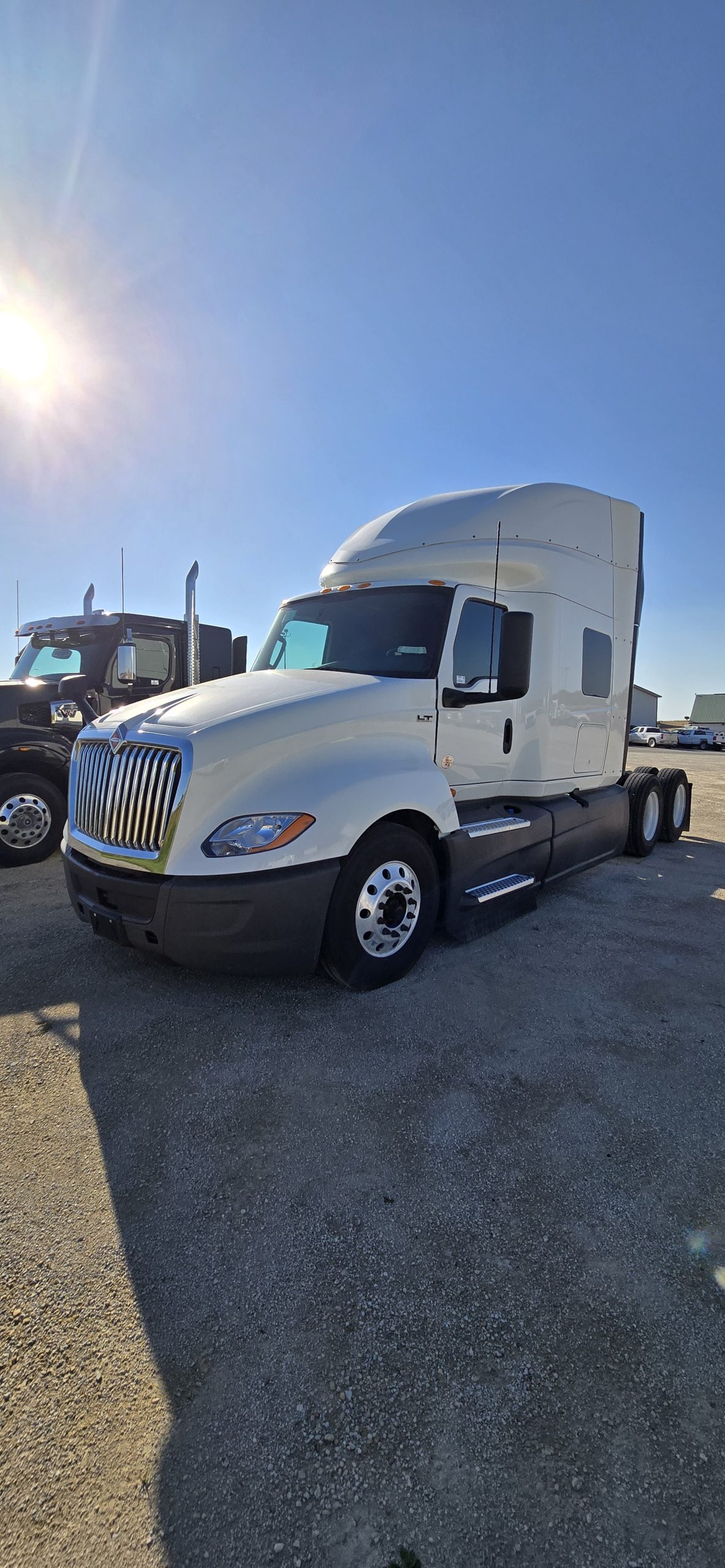 2022 International LT625 - image 1 of 6