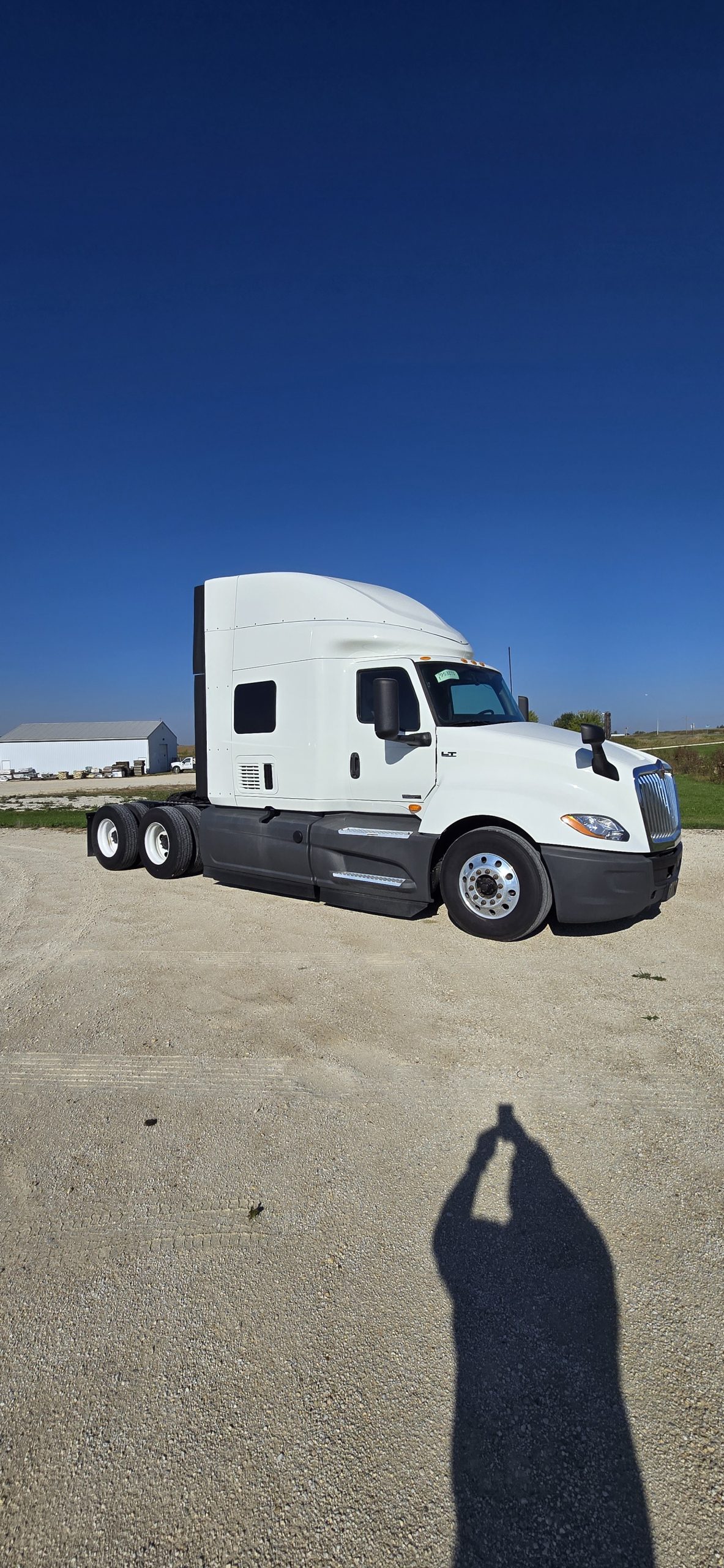 2022 International LT625 - image 5 of 6