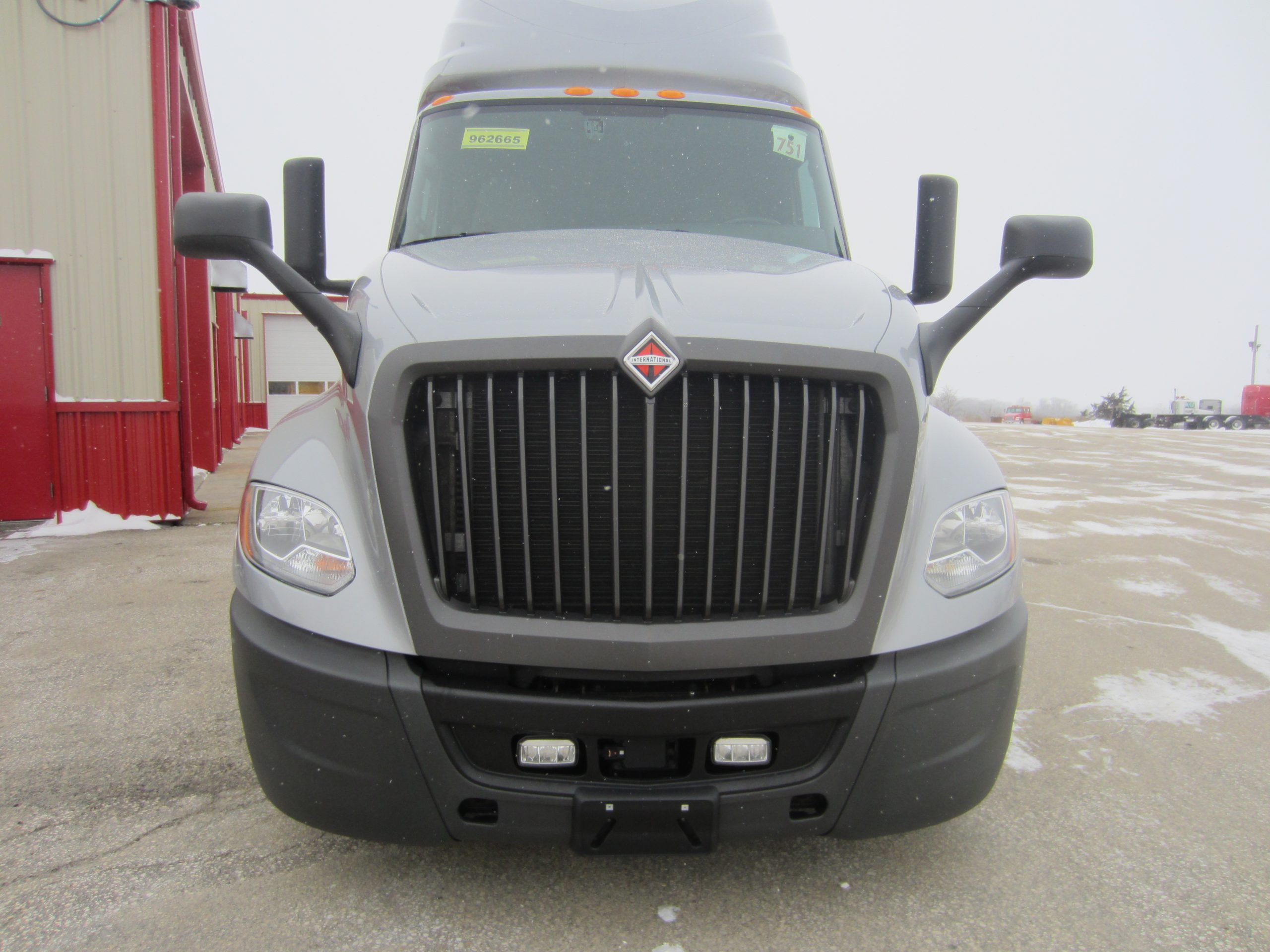 2022 International LT625 - image 2 of 5