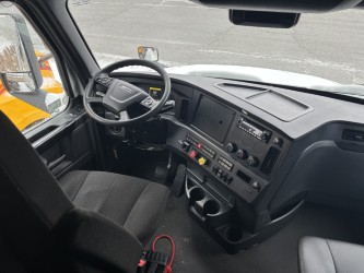 2023 Freightliner PT126SLP - image 5 of 6