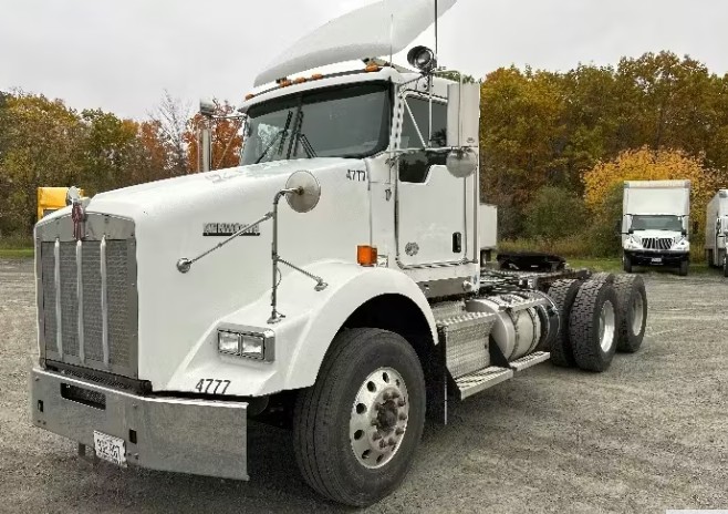 2020 Kenworth T800 - image 1 of 1