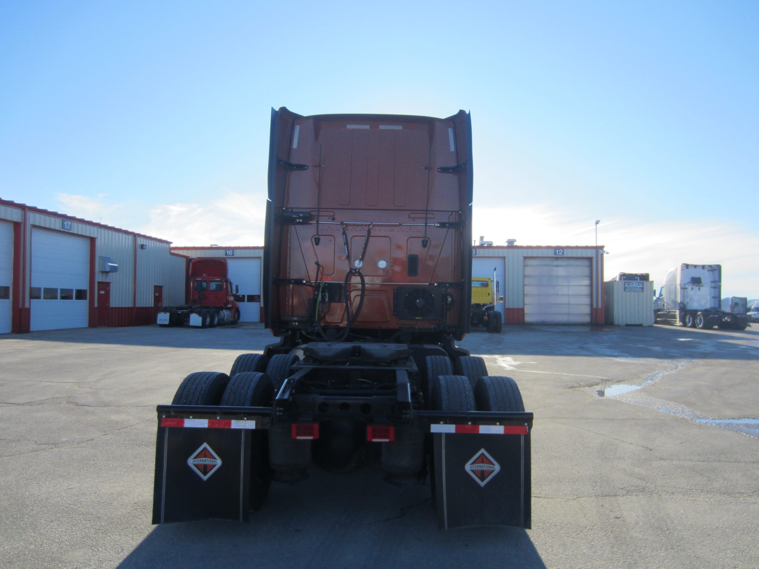 2023 International LT625 - image 4 of 6