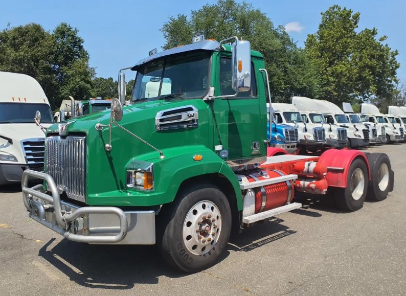 2020 Western Star 4700SB - image 1 of 2