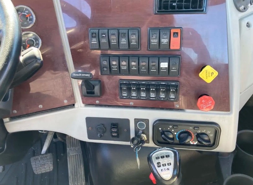 2021 Western Star 4700SB - image 2 of 3