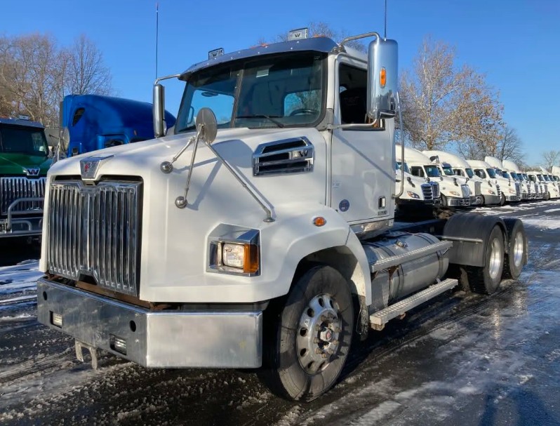 2021 Western Star 4700SB - image 1 of 3