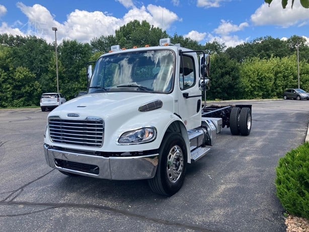 2023 Freightliner M2 106 - image 1 of 1
