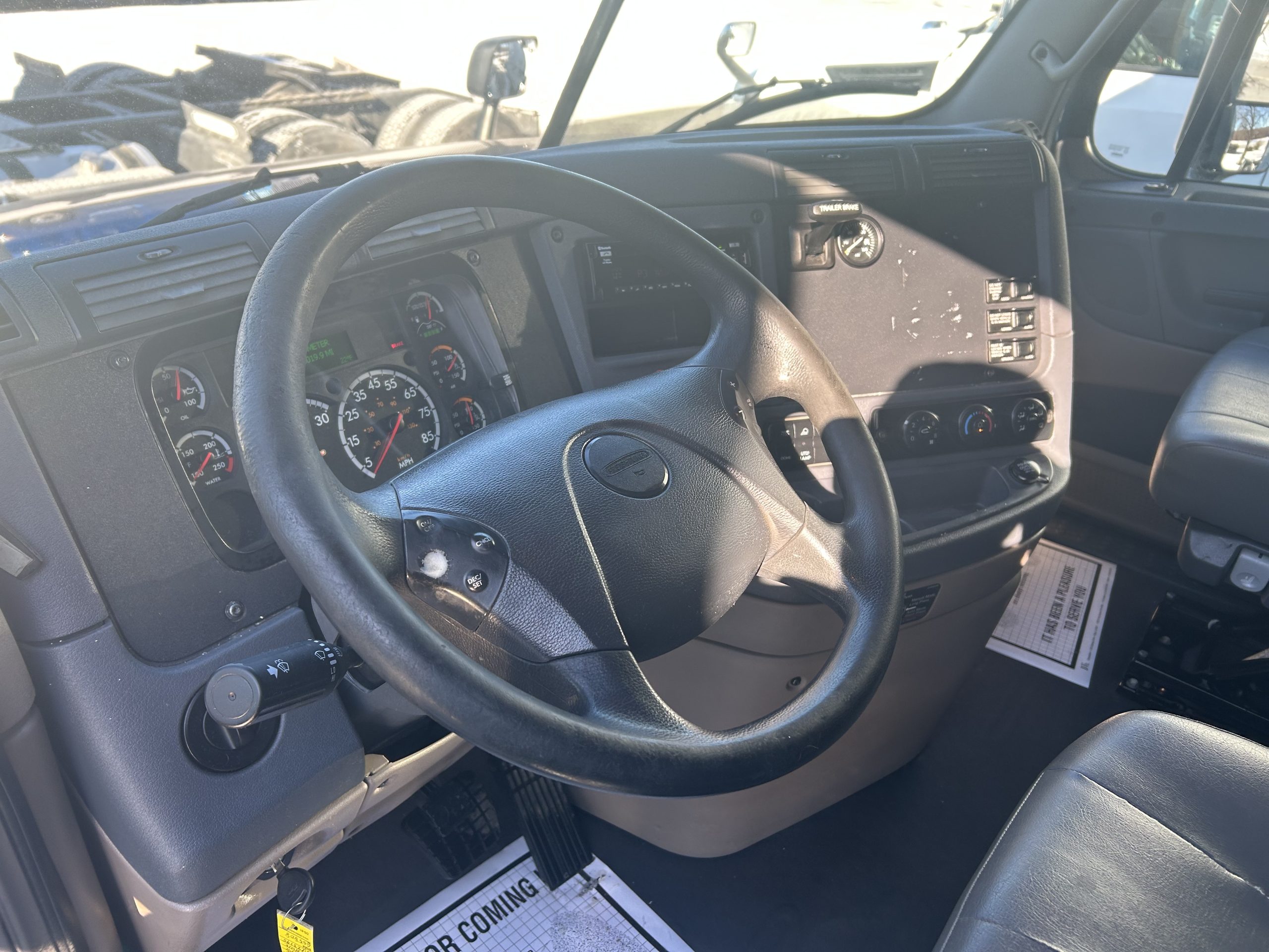 2020 Freightliner CA125 - image 5 of 6