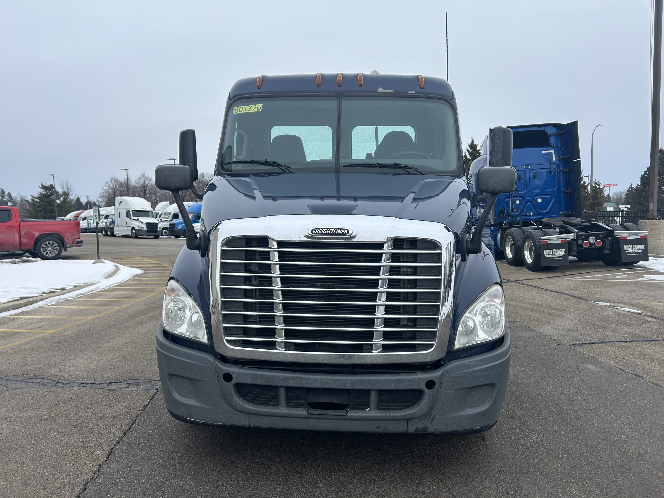 2019 Freightliner CA125 - image 2 of 6