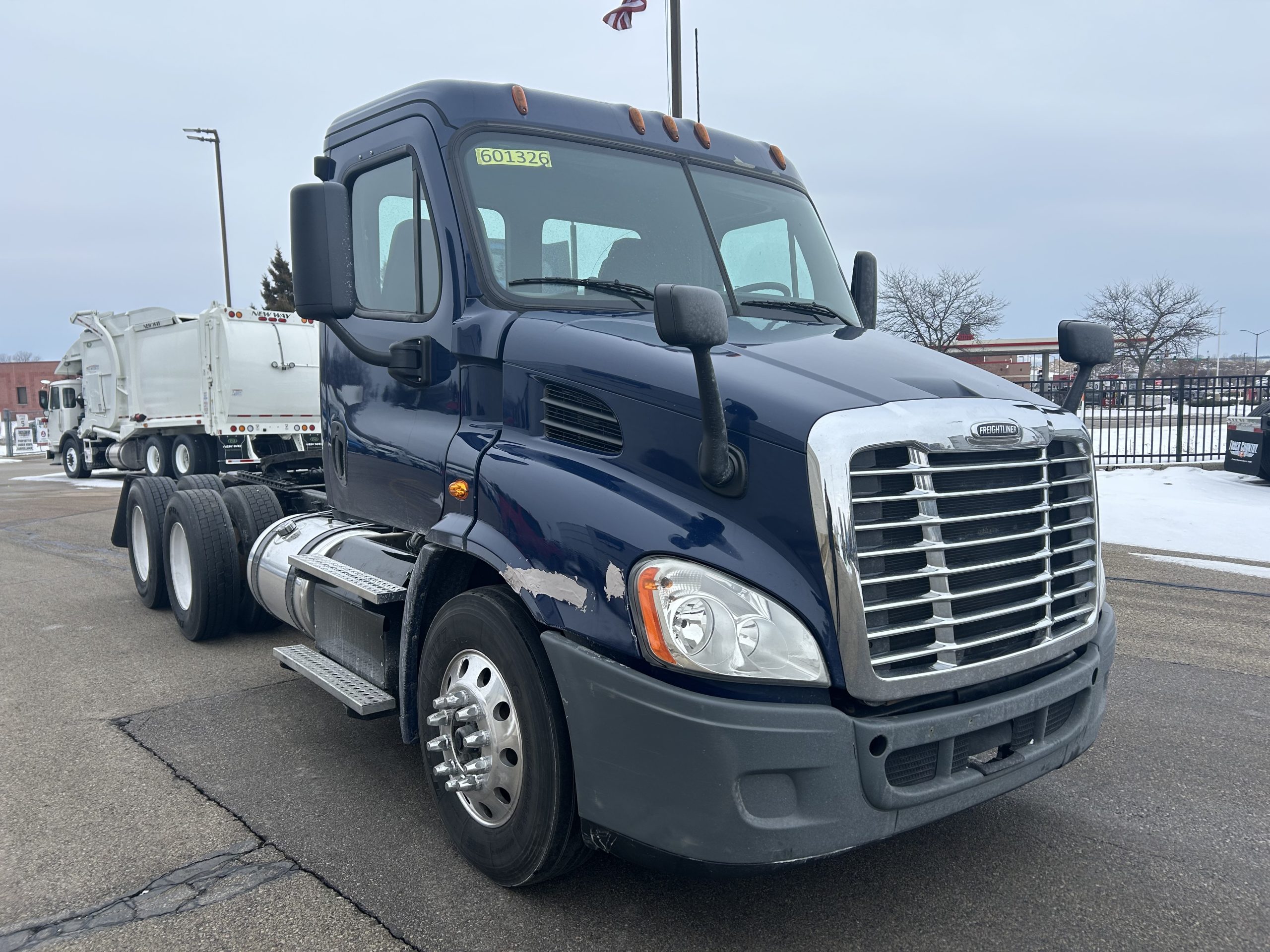 2019 Freightliner CA125 - image 3 of 6