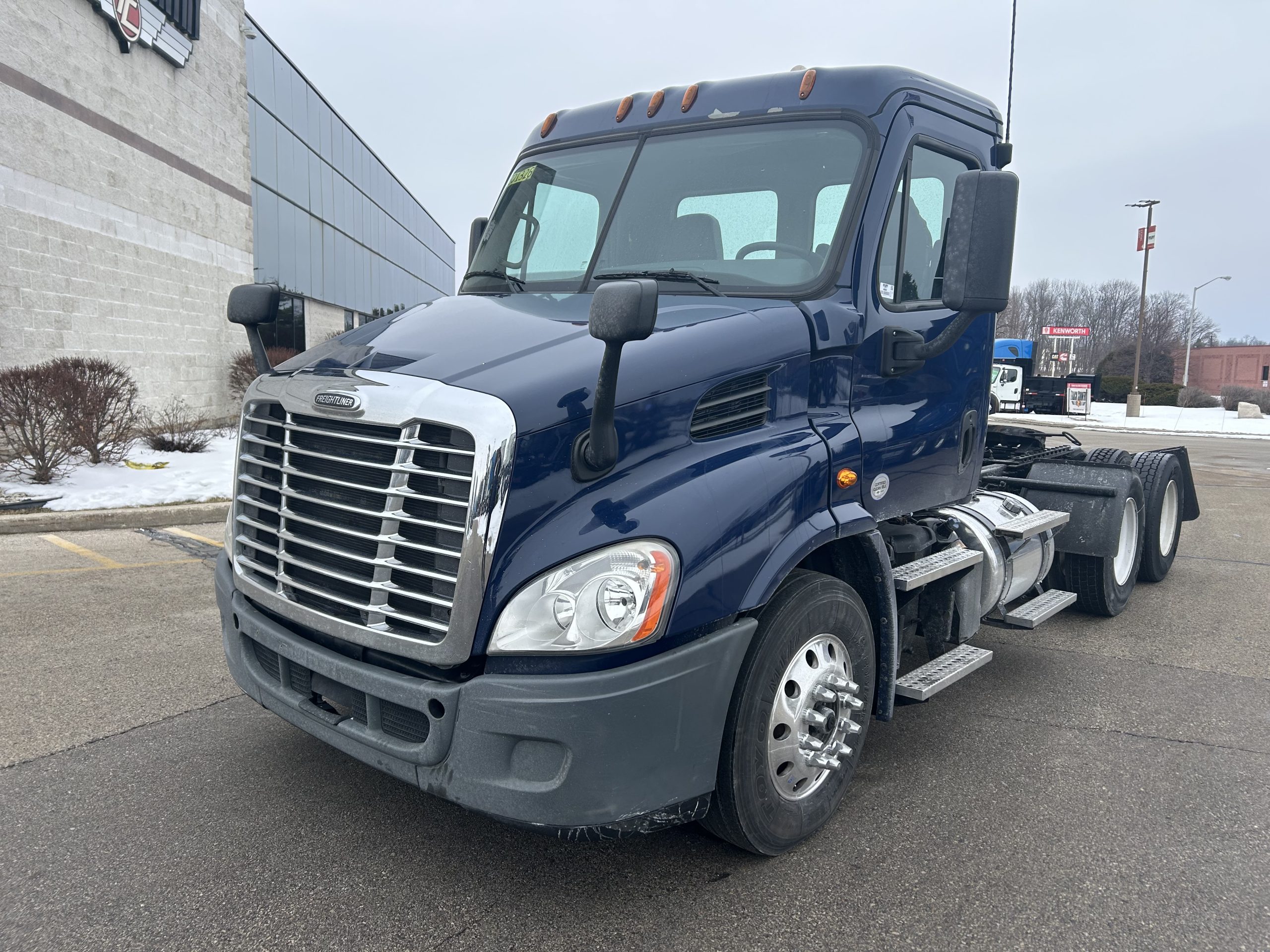 2019 Freightliner CA125 - image 1 of 6