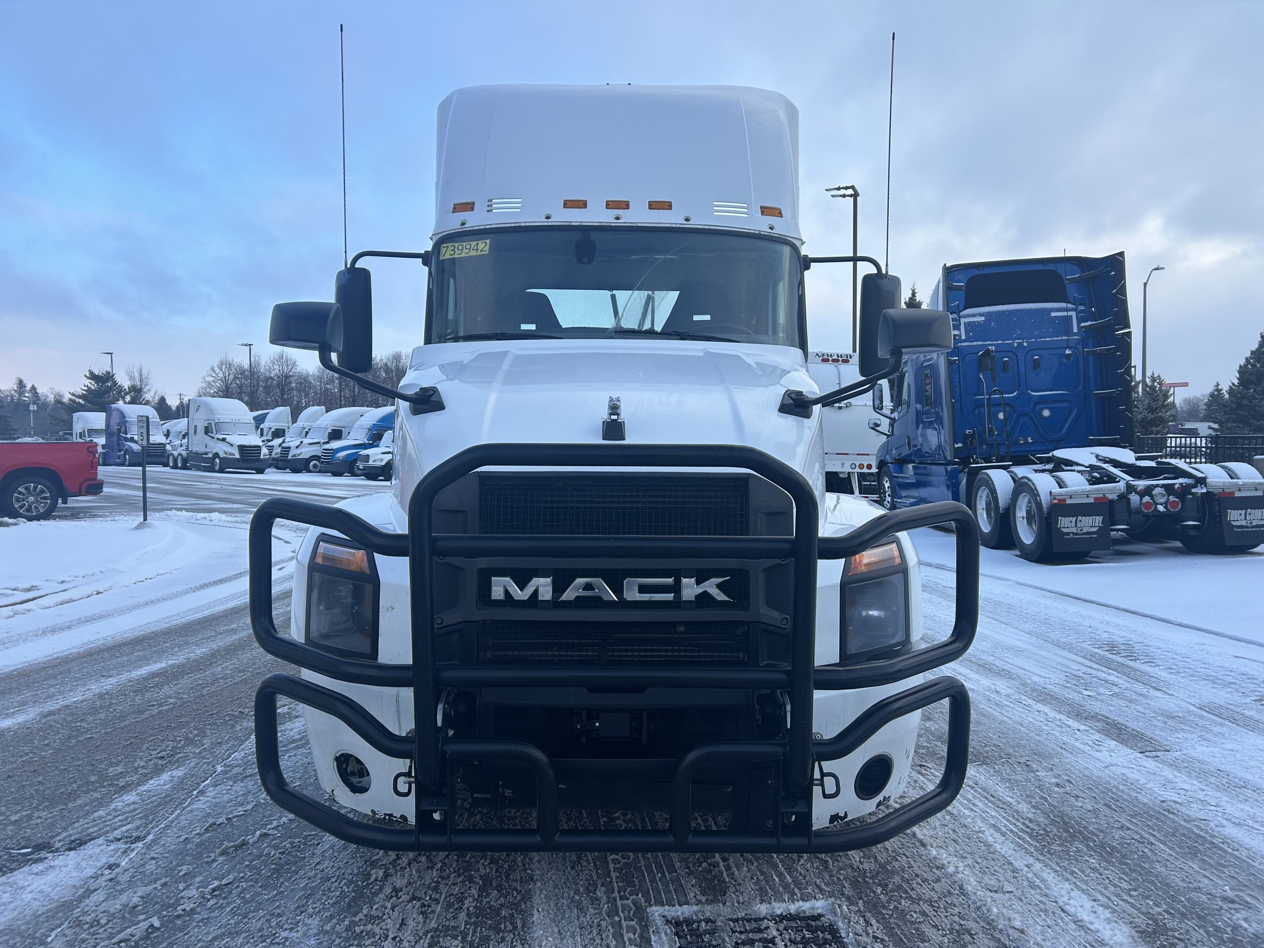 2019 MACK GRANITE MHD - image 2 of 6