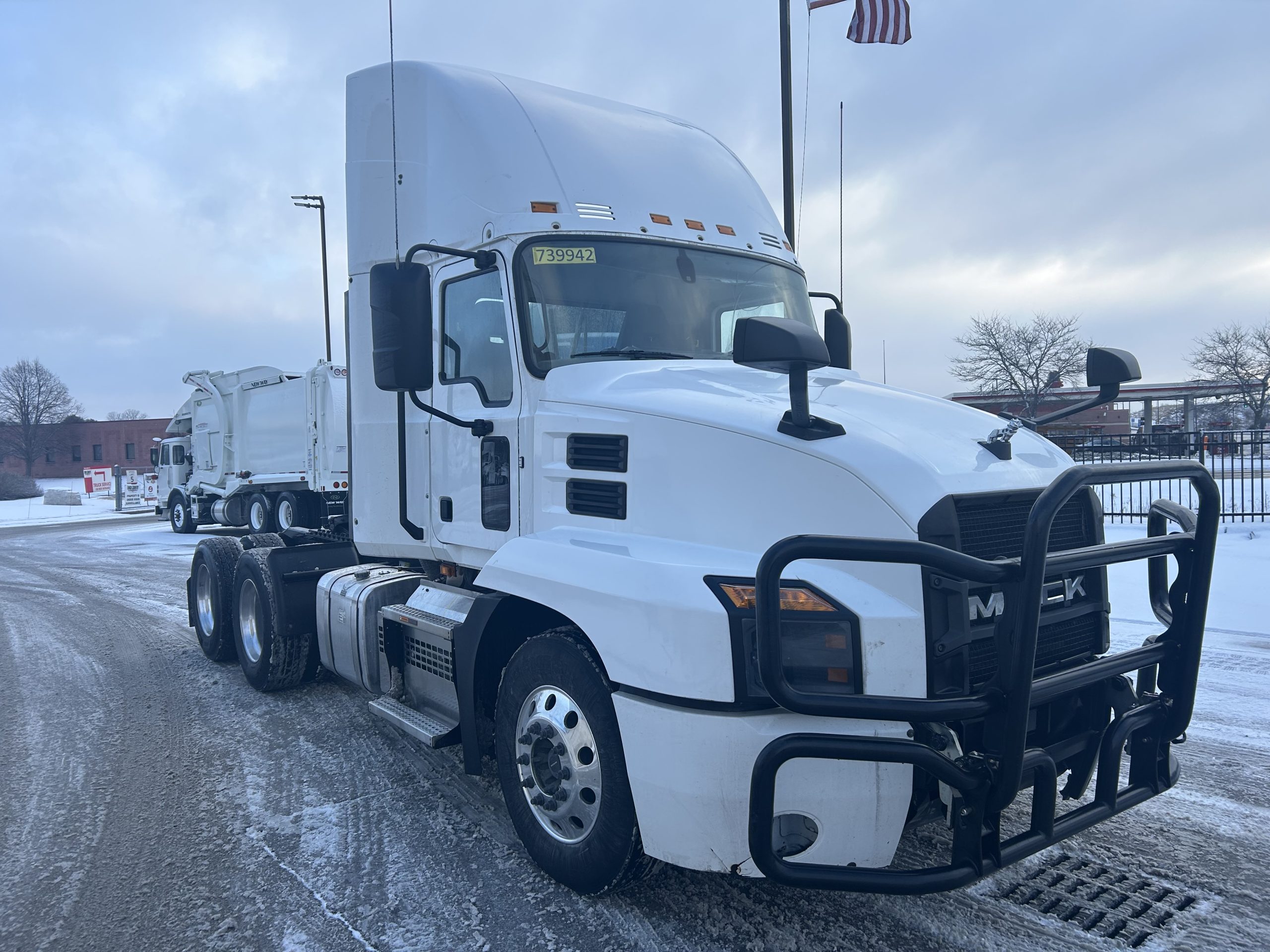 2019 MACK GRANITE MHD - image 3 of 6