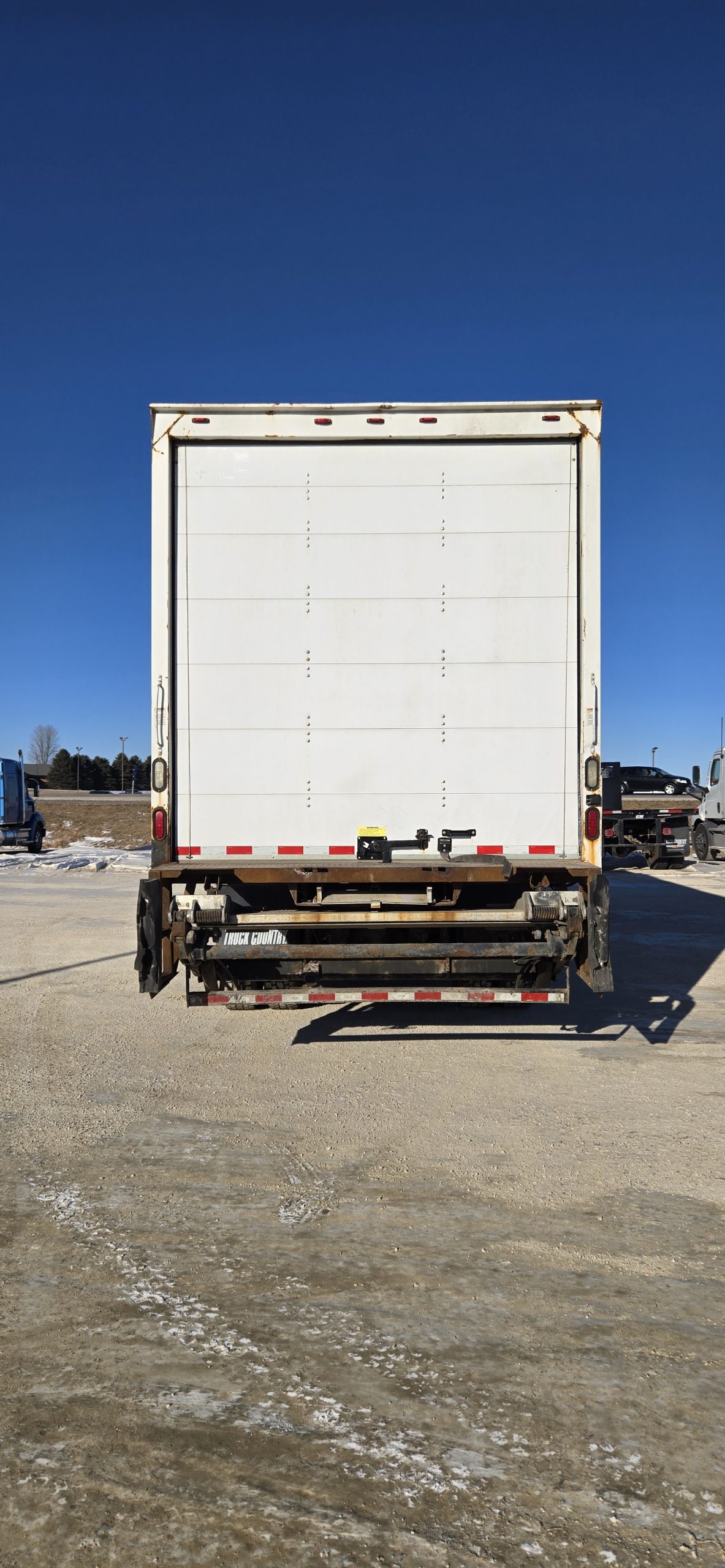 2011 Freightliner M2 106 - image 3