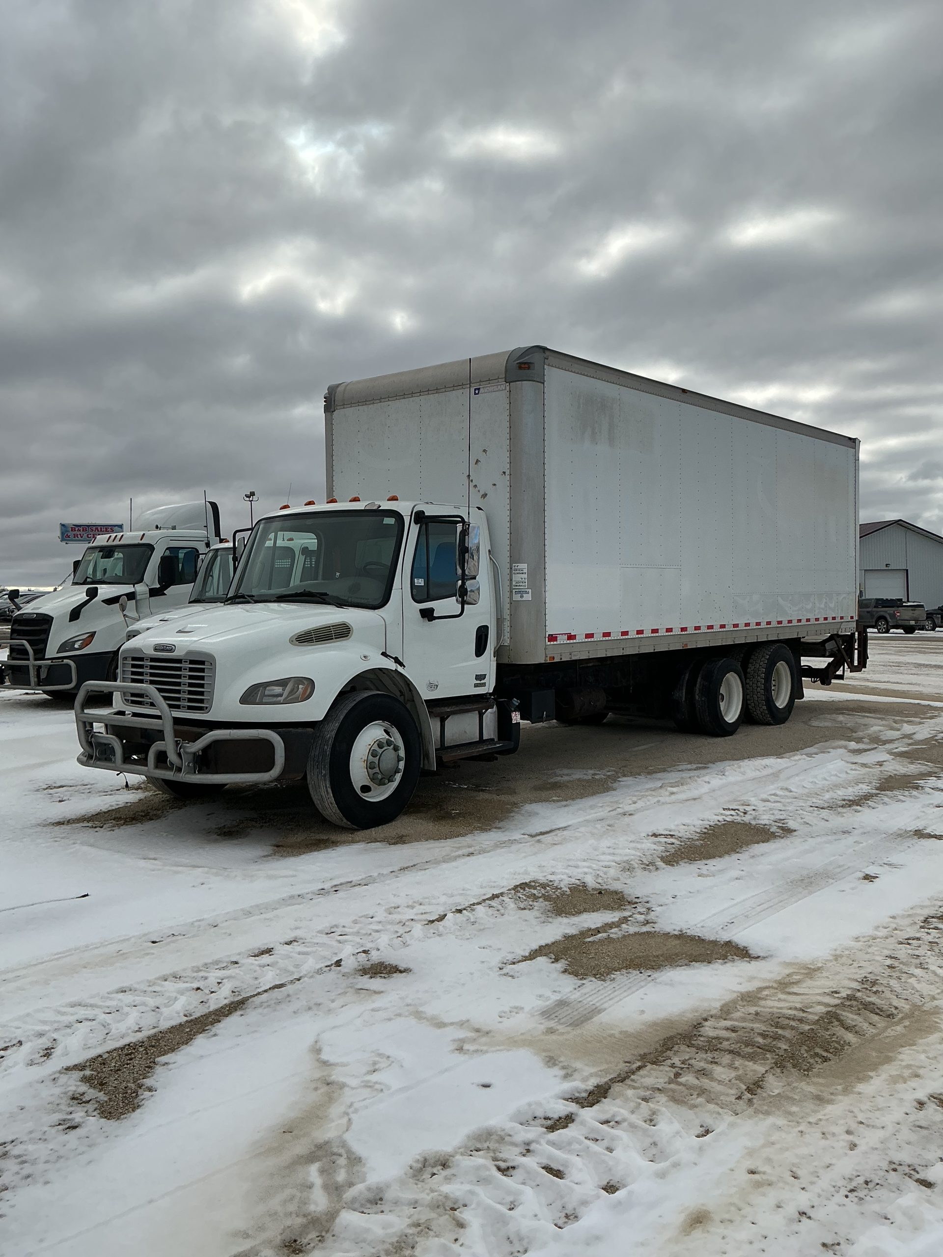 2011 Freightliner M2 106 2011 Freightliner M2 106 - image 1 of 6