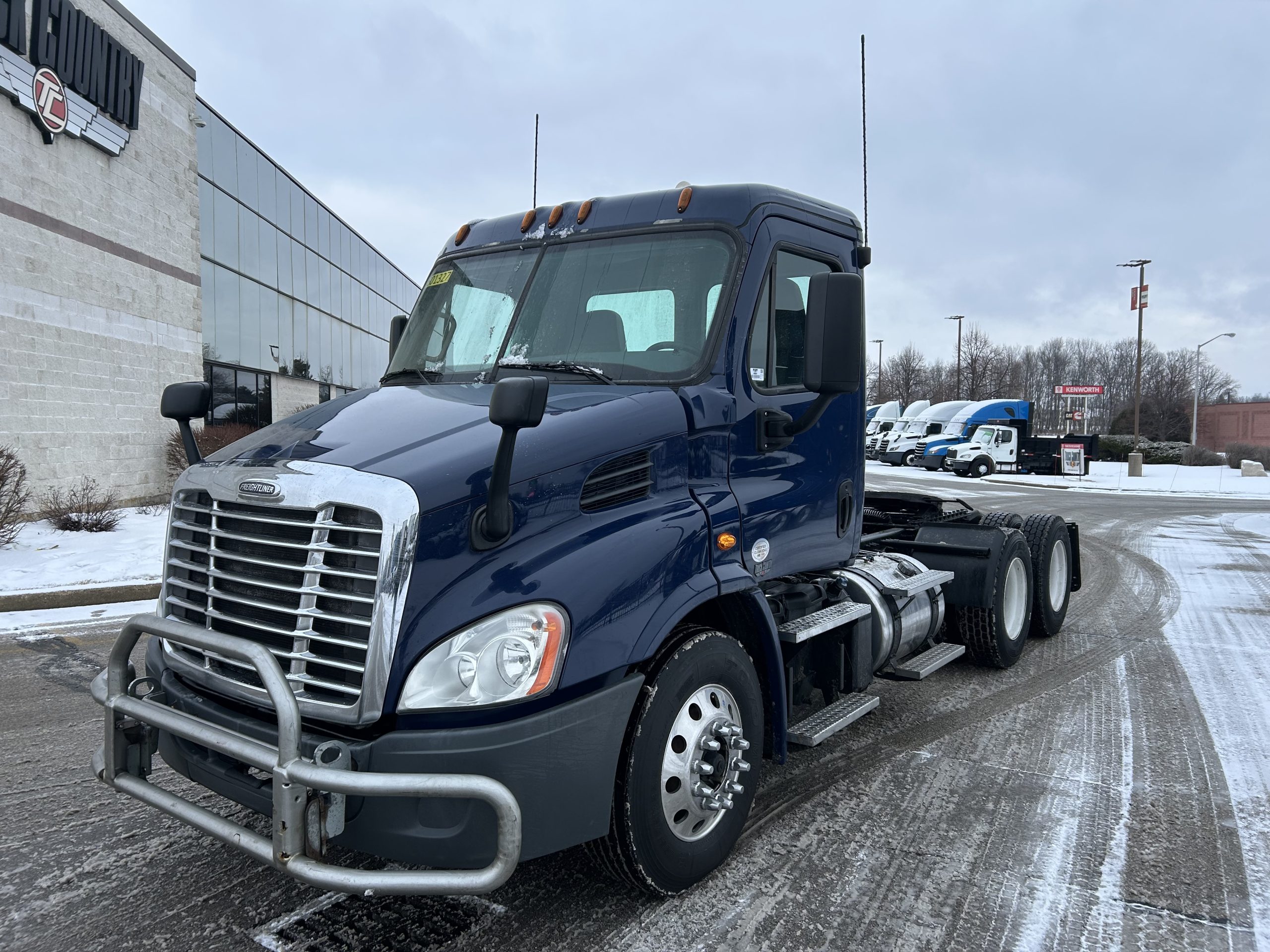2018 Freightliner CA125 - image 1 of 6