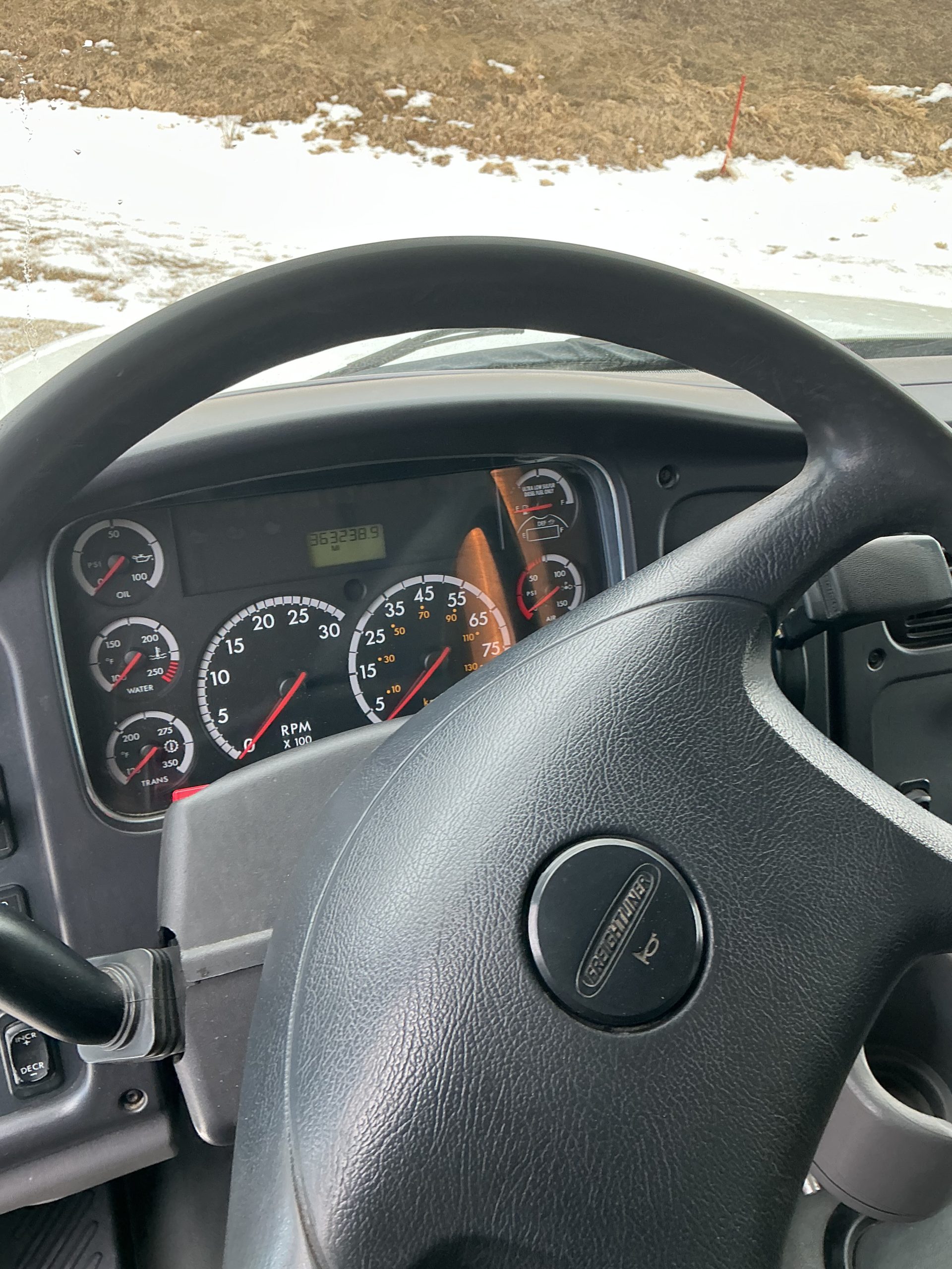 2011 Freightliner M2 106 - image 4