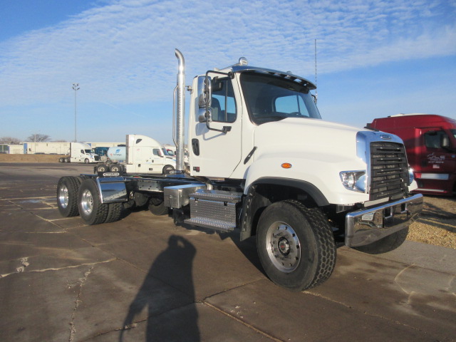2027 Freightliner 114SD+ - image 3 of 6