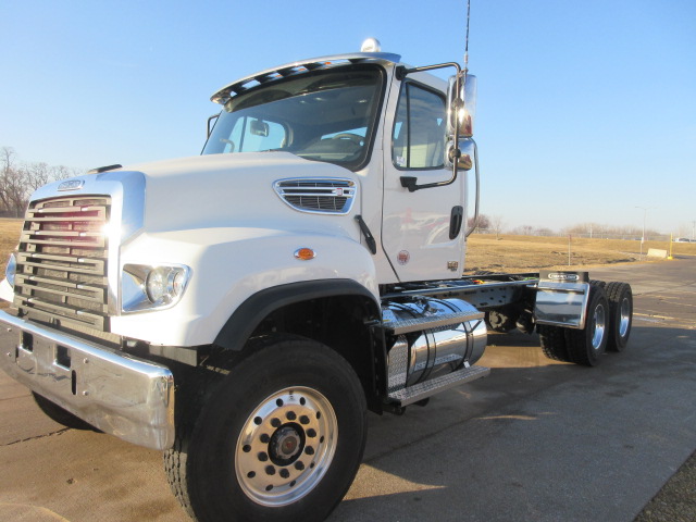 2027 Freightliner 114SD+ - image 1 of 6