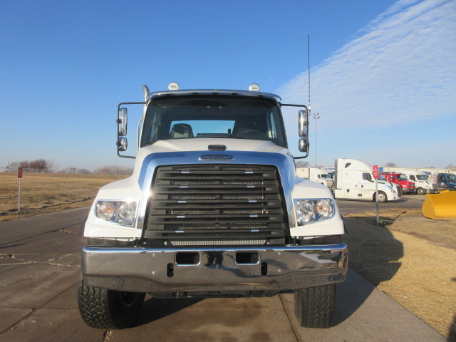 2027 Freightliner 114SD+ - image 2 of 6