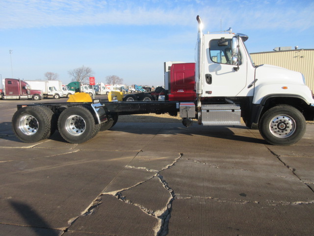 2027 Freightliner 114SD+ - image 6 of 6