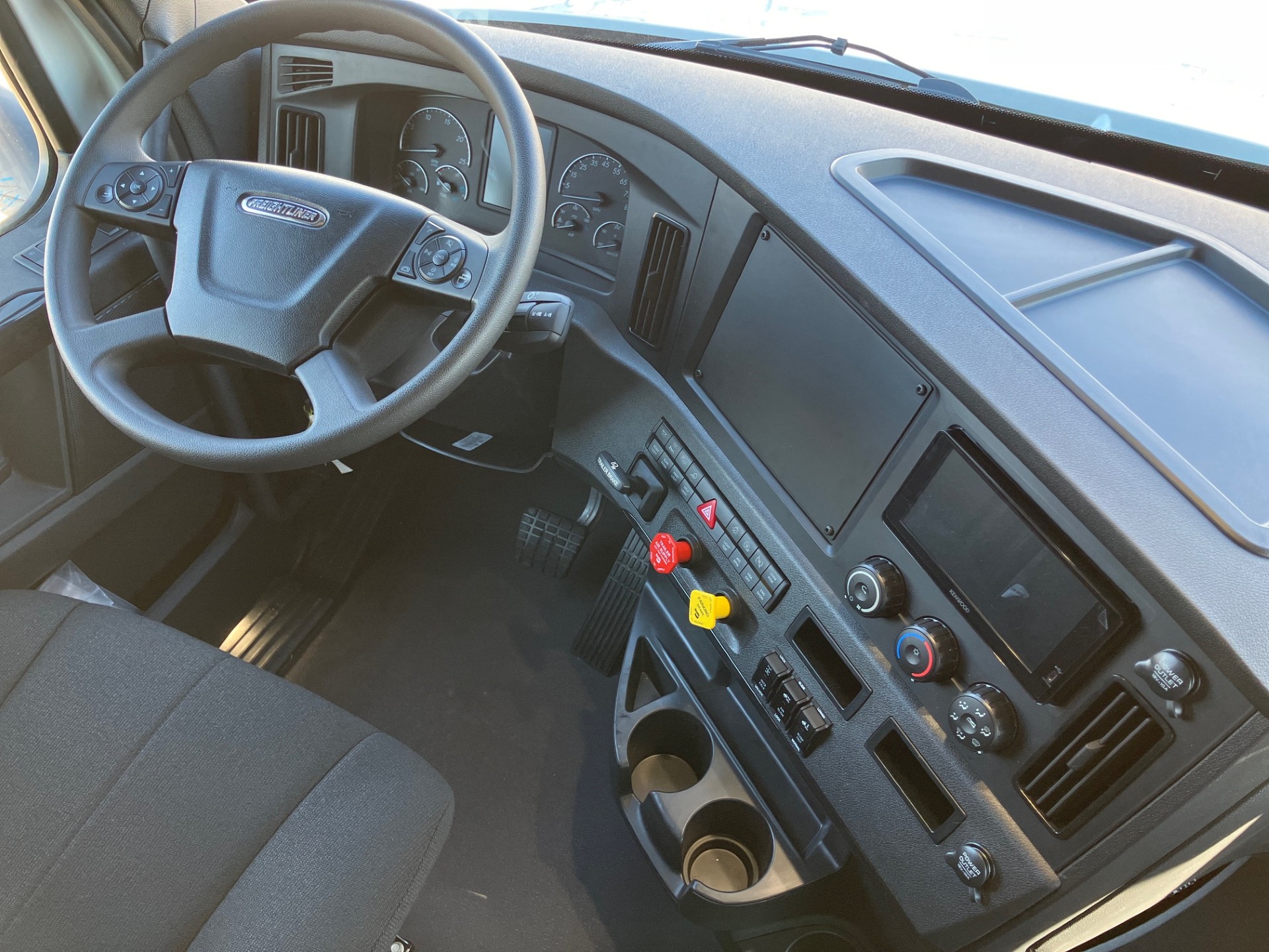 2027 Freightliner PT126SLP - image 3 of 6