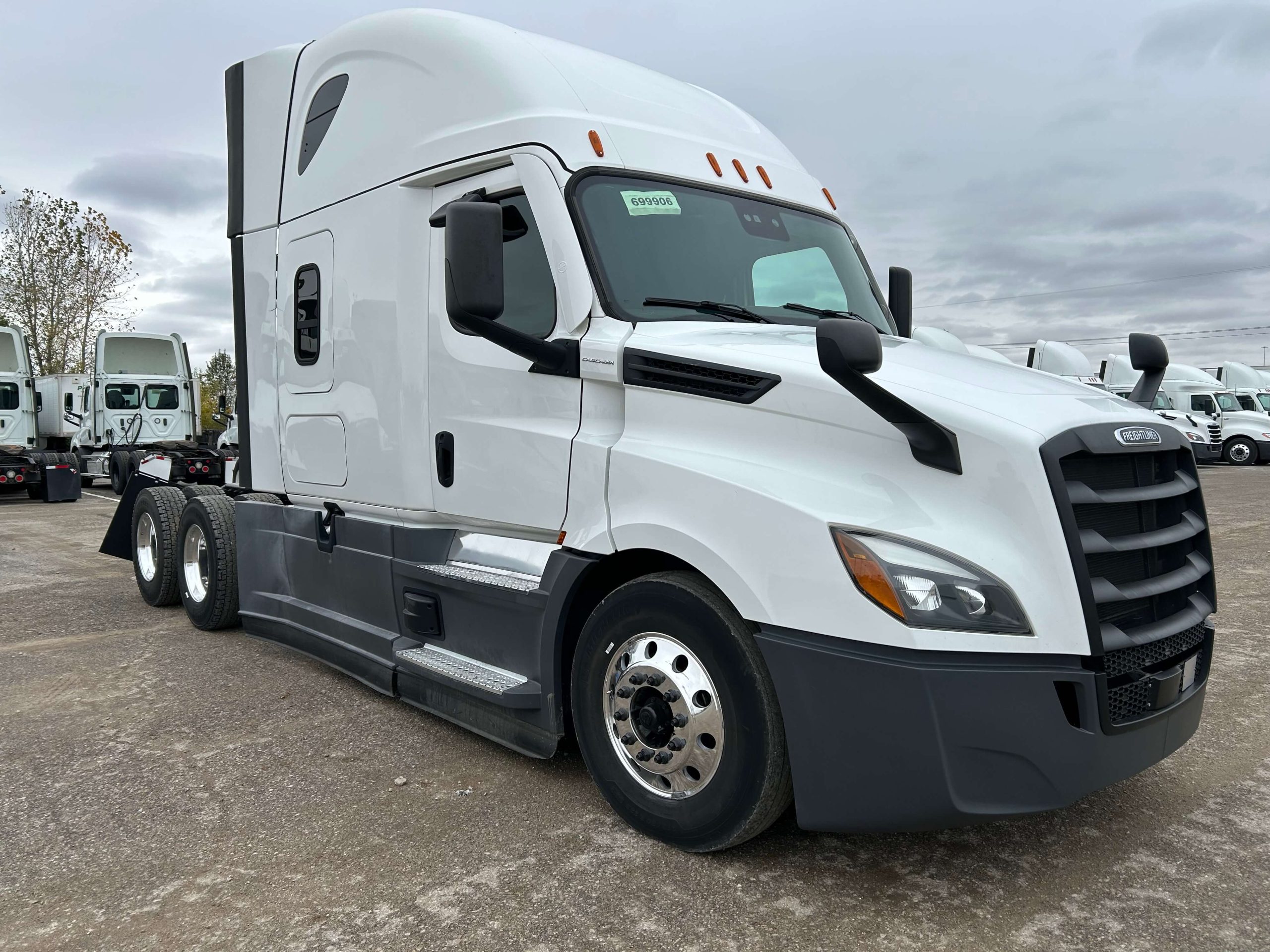 2021 Freightliner - image 3