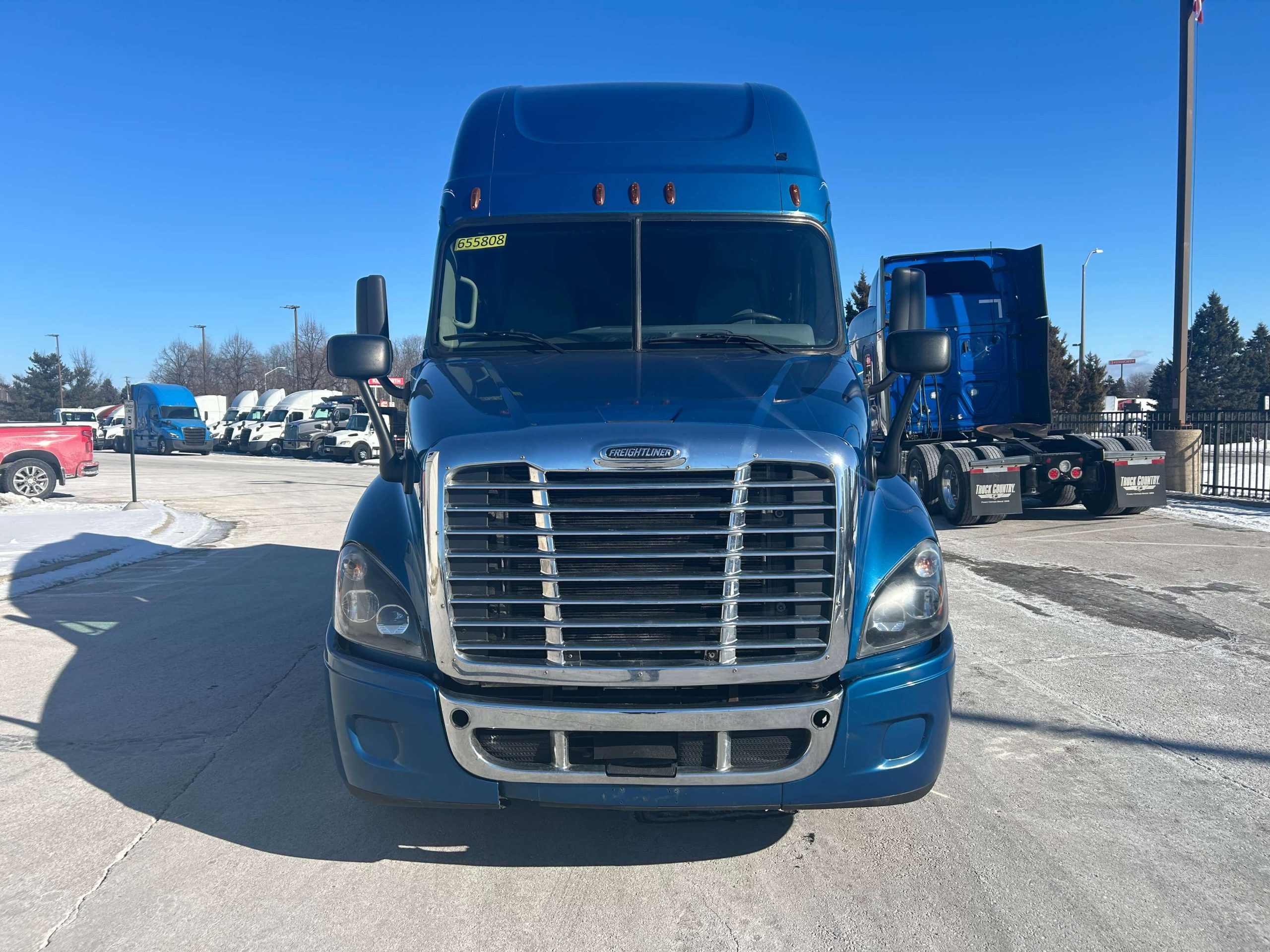 2020 Freightliner CA125 - image 2 of 6