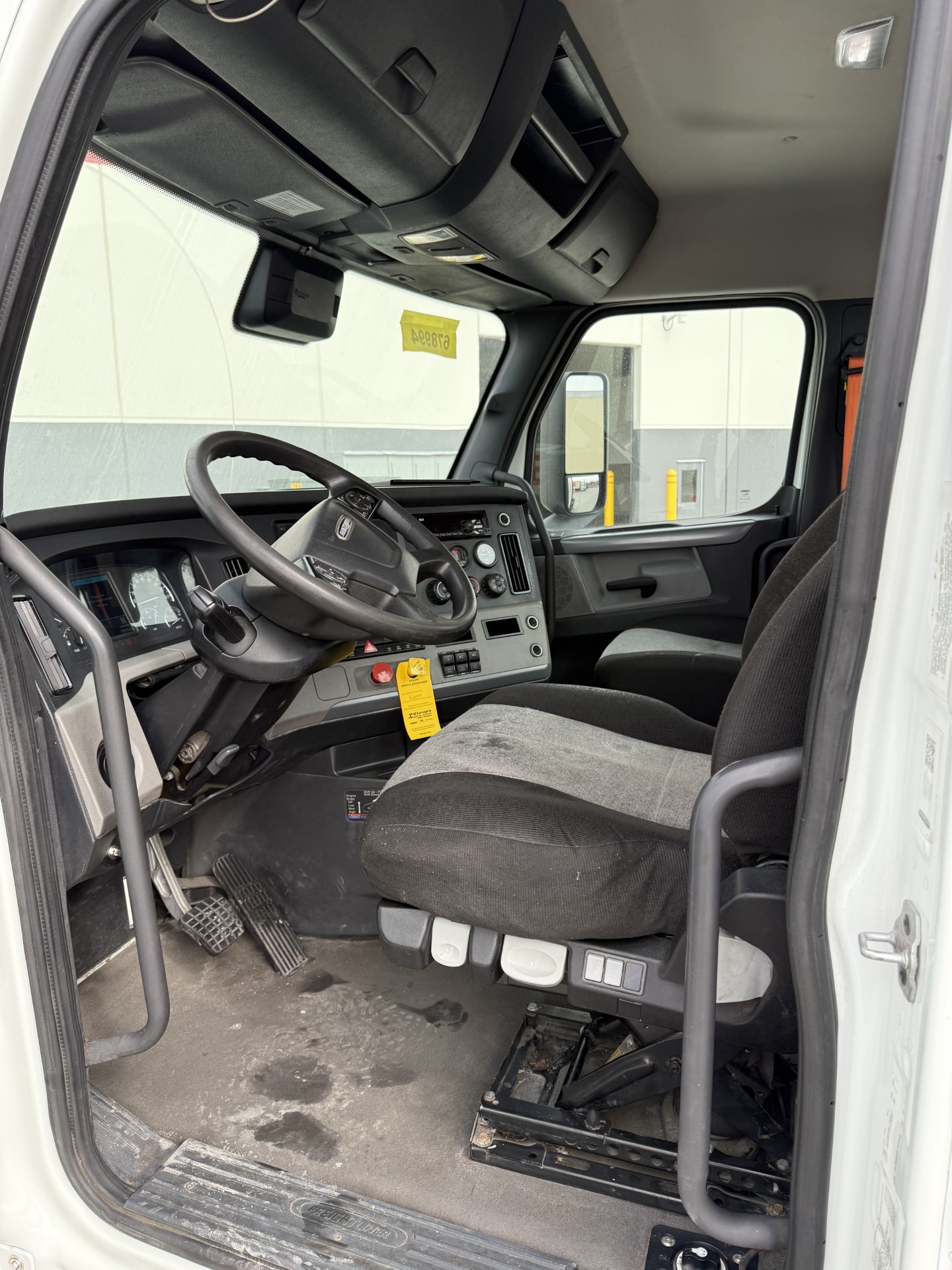 2021 Freightliner - image 3