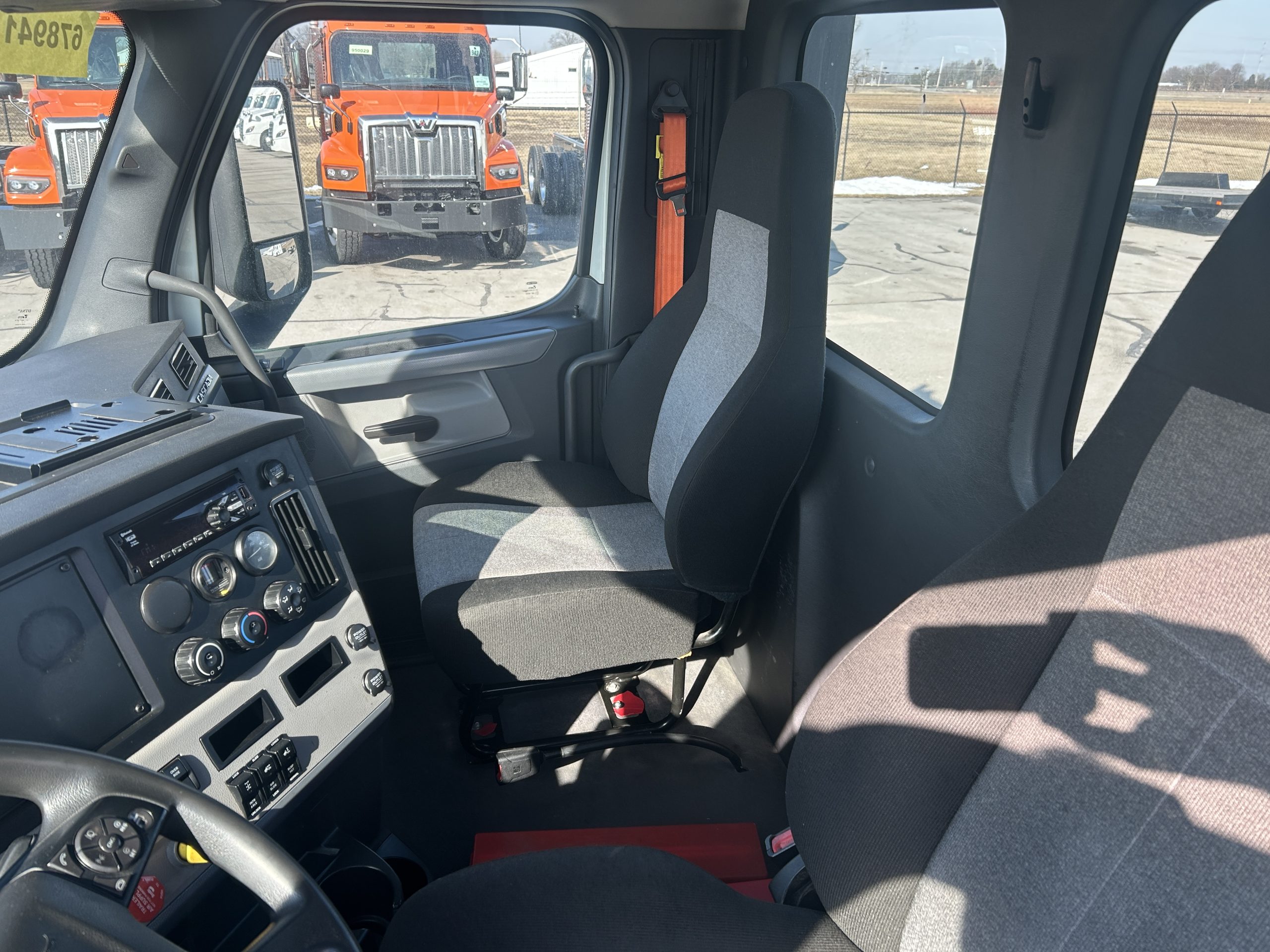 2021 Freightliner - image 5